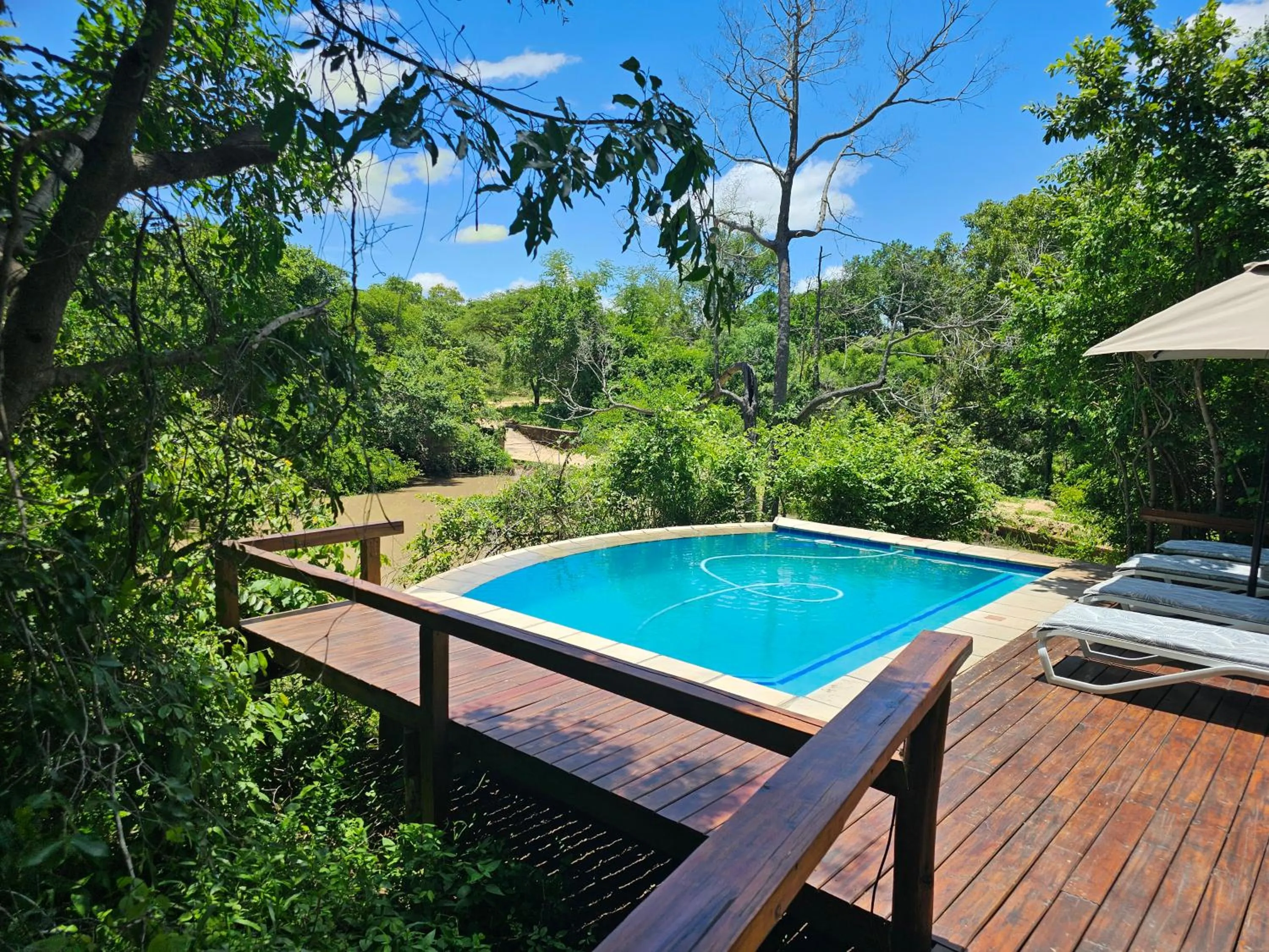 Swimming pool in Kingfisher Creek Safari Lodge