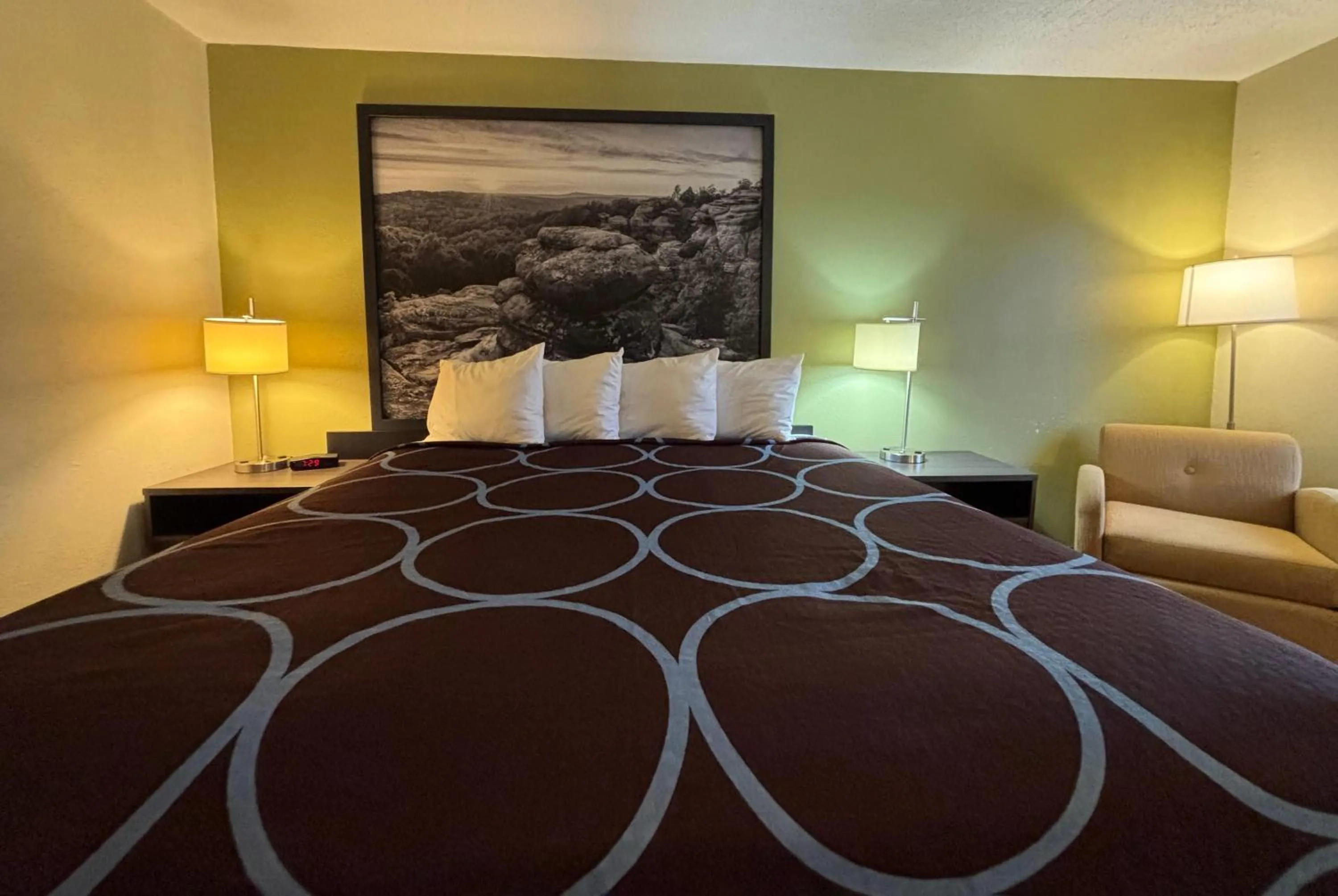 Photo of the whole room, Bed in Super 8 by Wyndham Metropolis