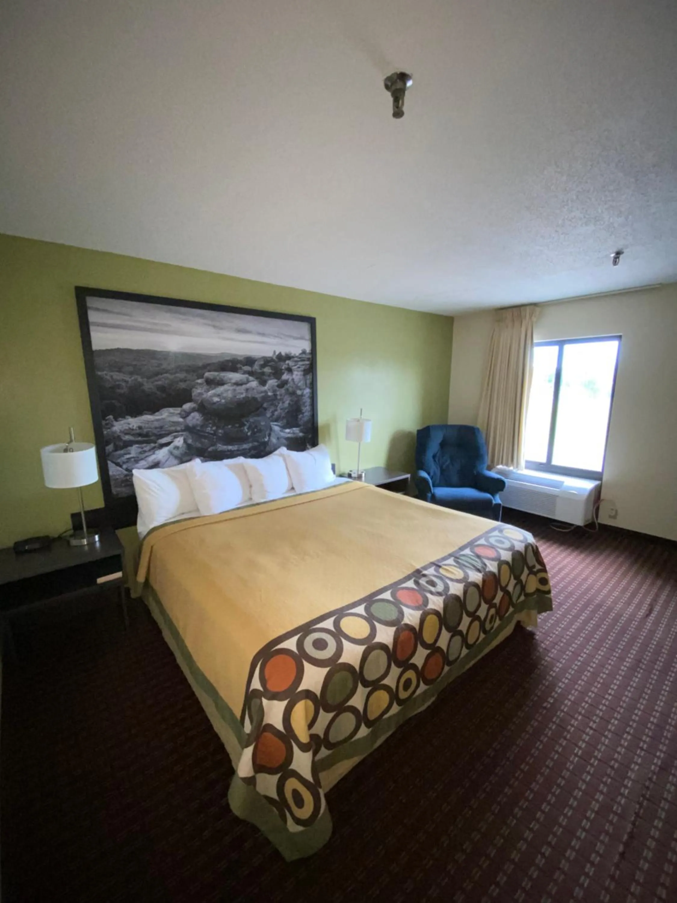 Bed in Super 8 by Wyndham Metropolis