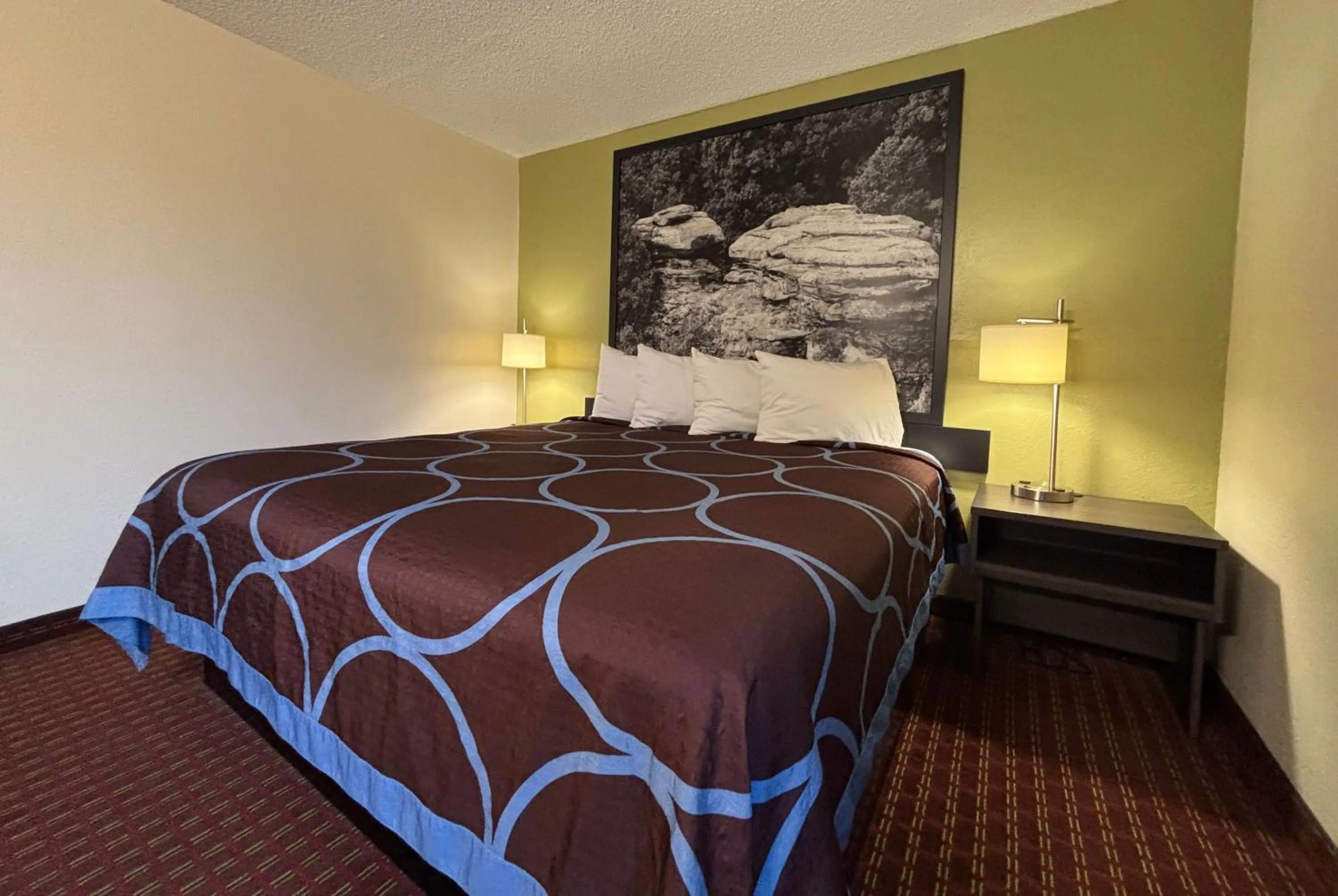 Photo of the whole room, Bed in Super 8 by Wyndham Metropolis