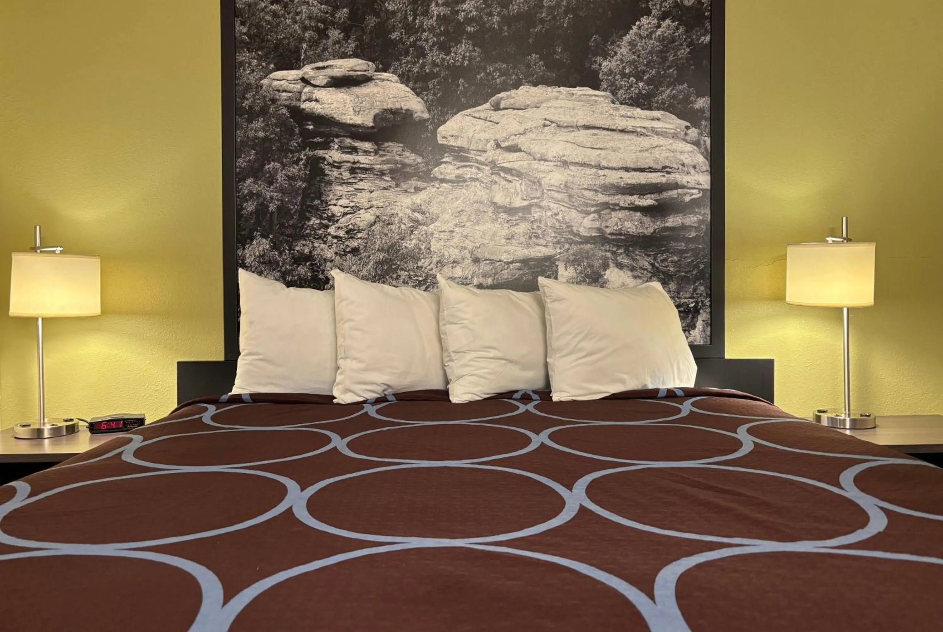 Photo of the whole room, Bed in Super 8 by Wyndham Metropolis