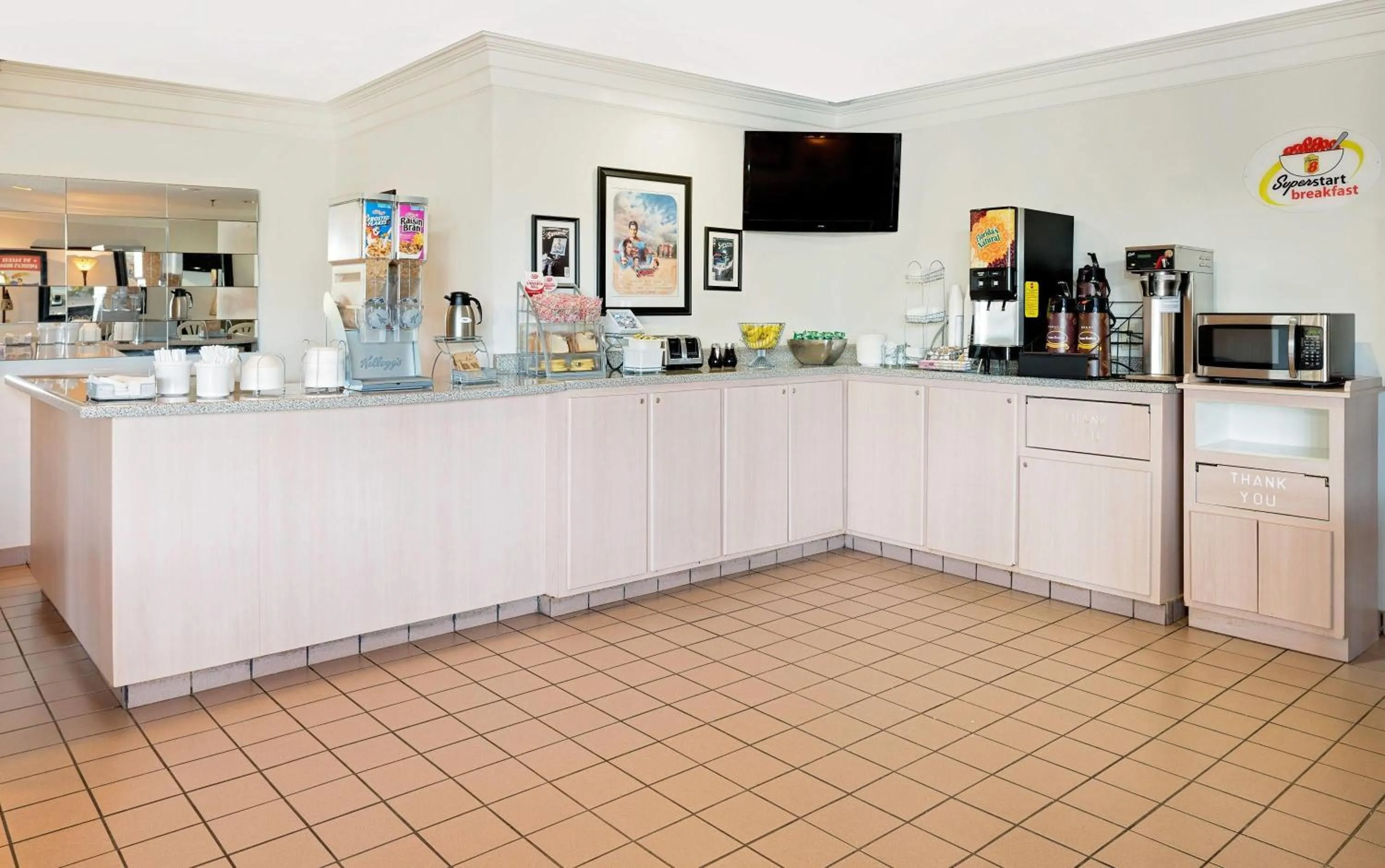 Breakfast in Super 8 by Wyndham Metropolis