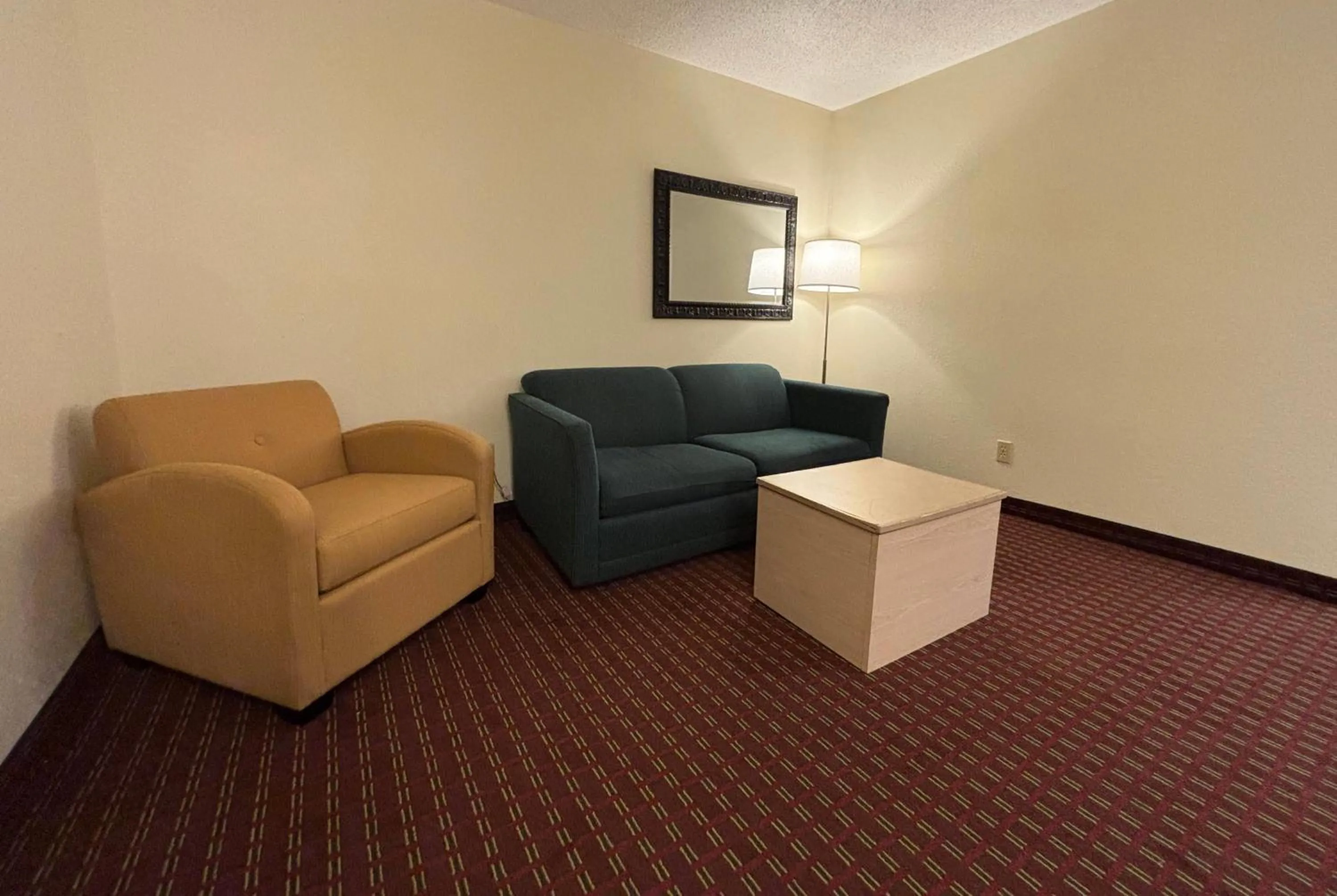 Photo of the whole room in Super 8 by Wyndham Metropolis