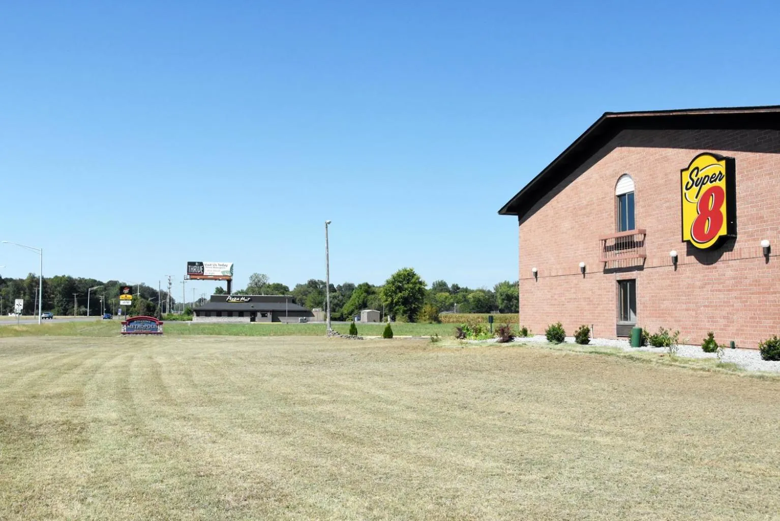 Super 8 by Wyndham Metropolis