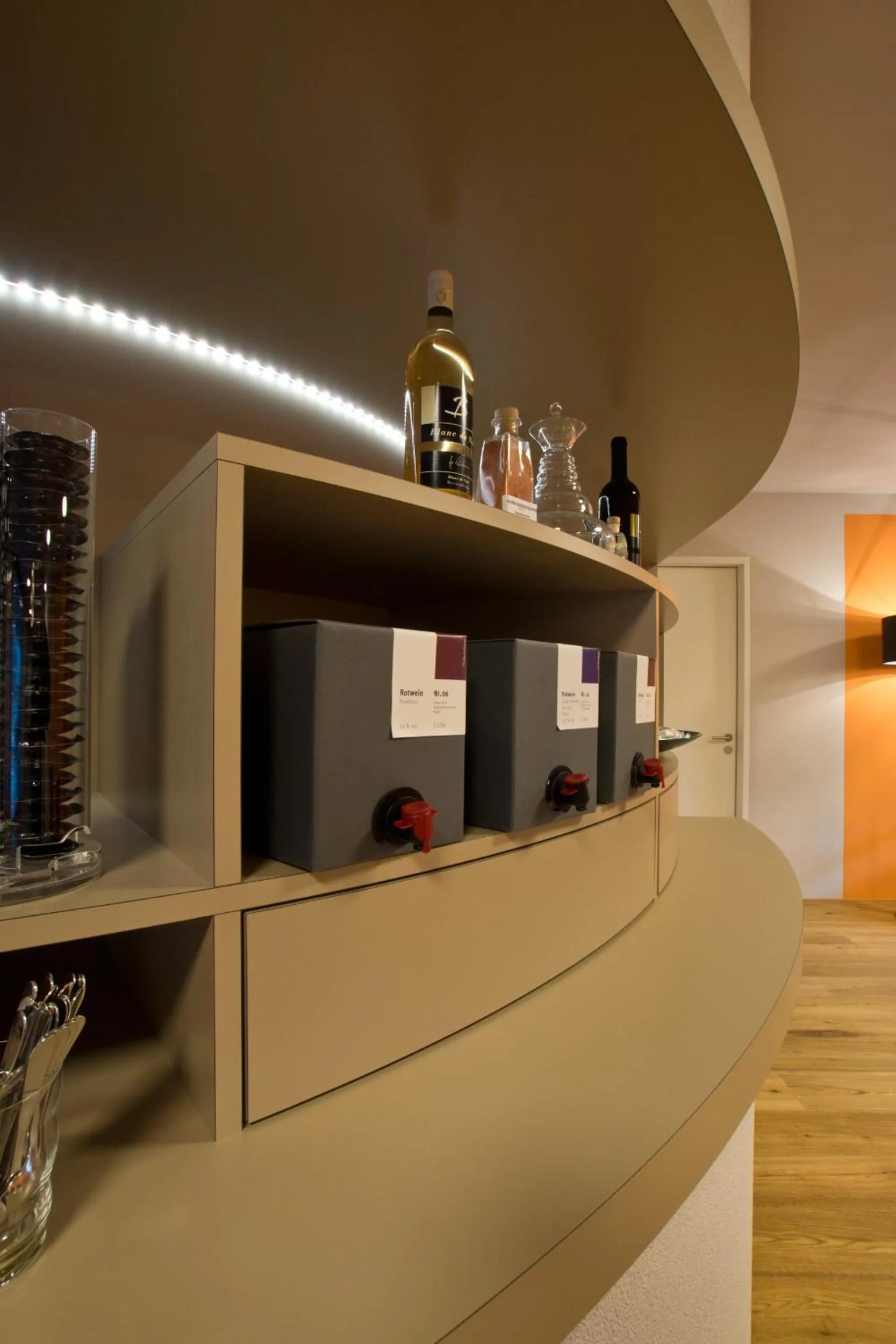 OCHSEN LODGE by Ochsen Lenzburg