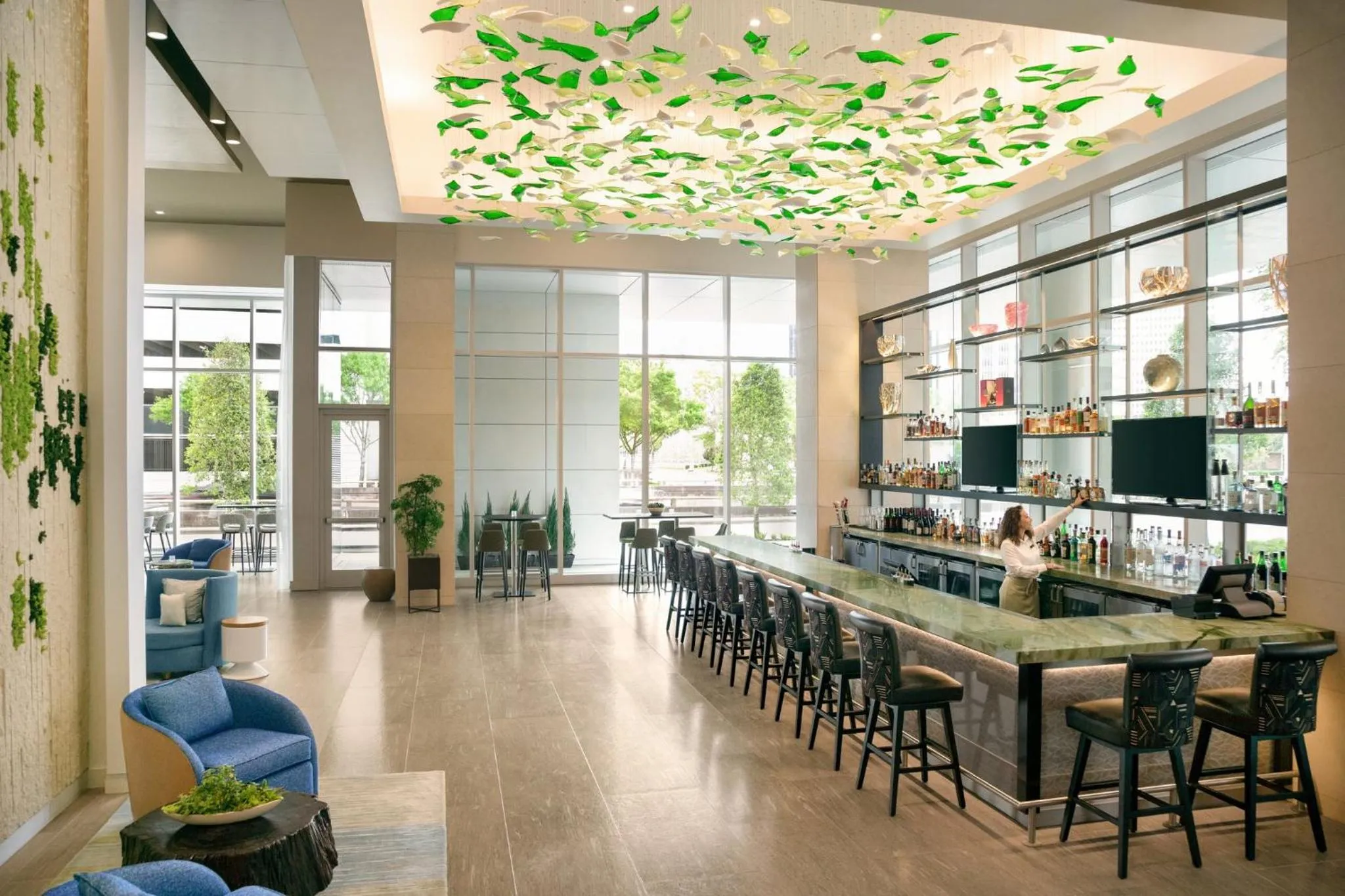 Lounge or bar in InterContinental Houston by IHG