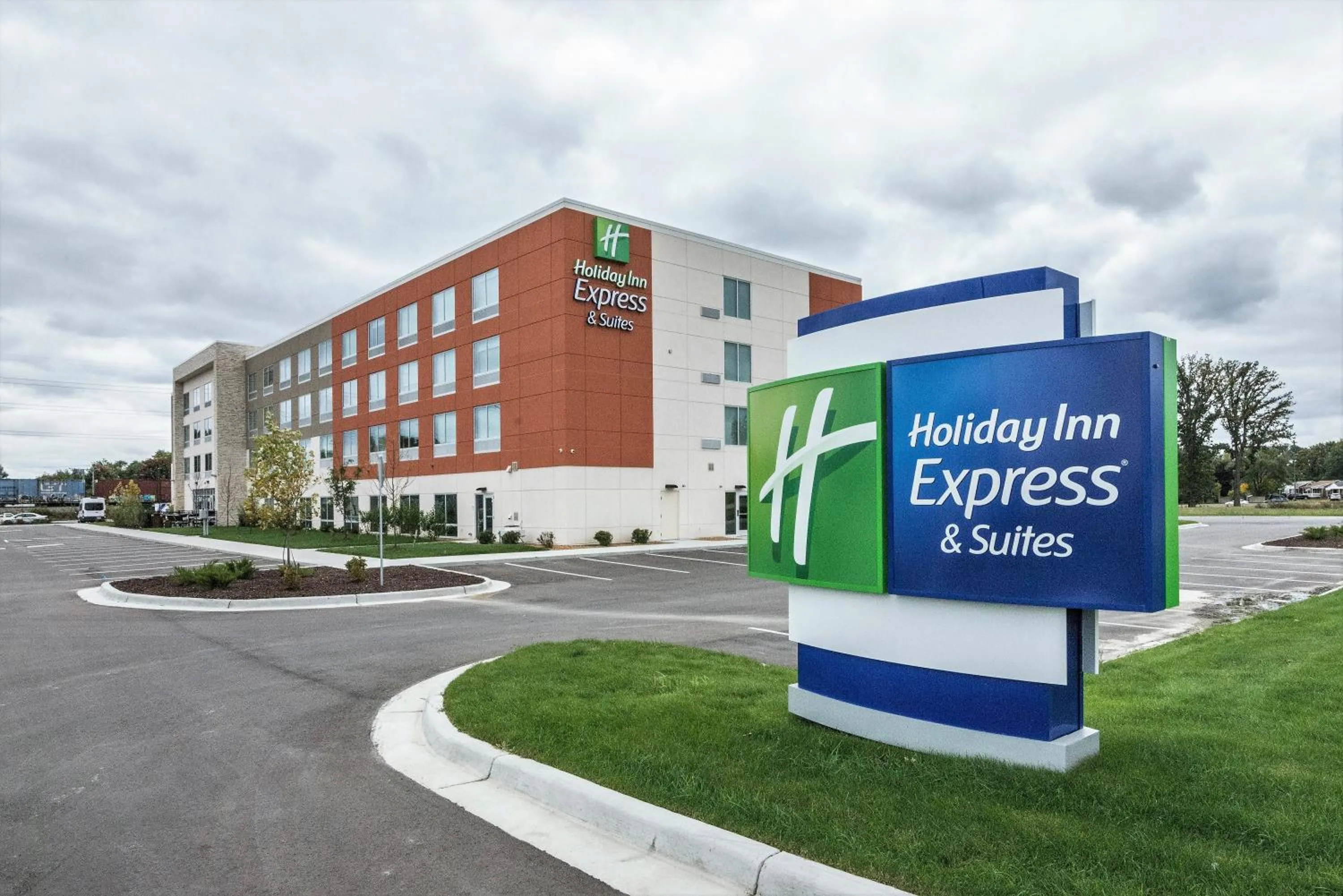 Property building in Holiday Inn Express & Suites Allen Park, an IHG Hotel
