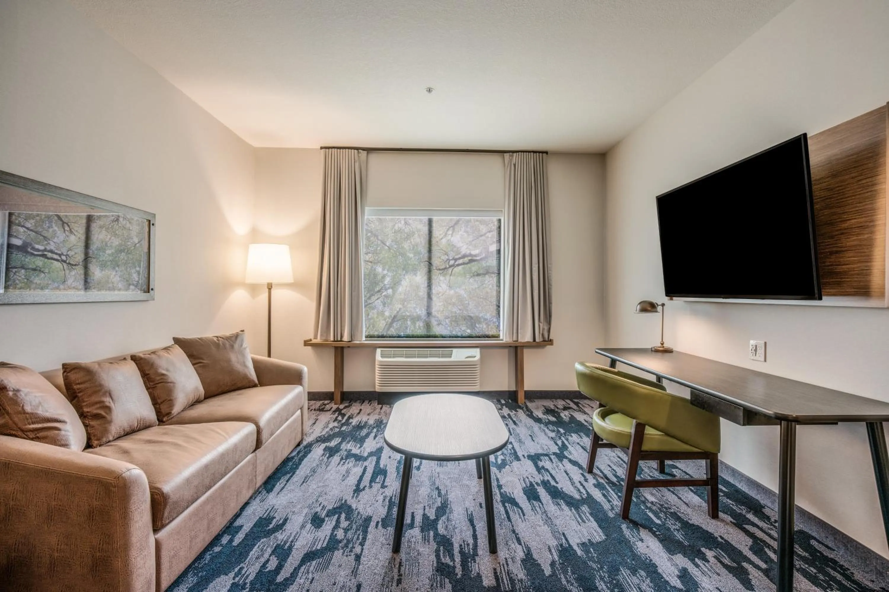 Living room in Holiday Inn Express & Suites Platteville by IHG