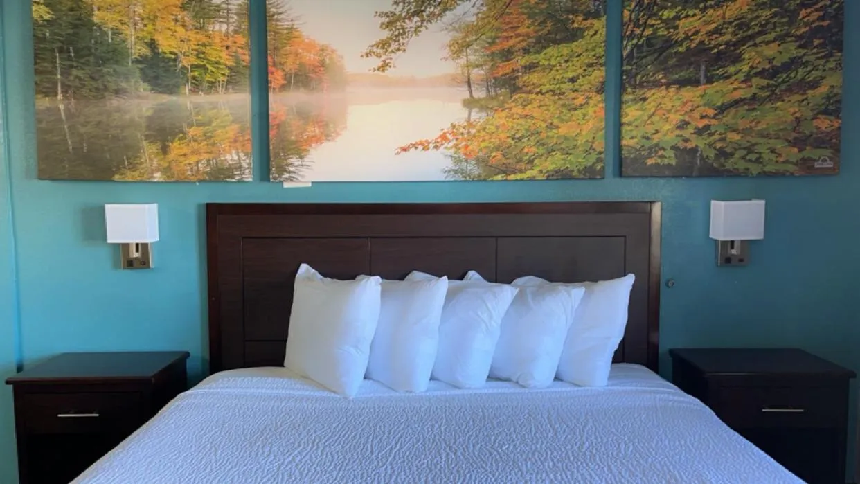 Bed in Days Inn & Suites by Wyndham Springfield on I-44