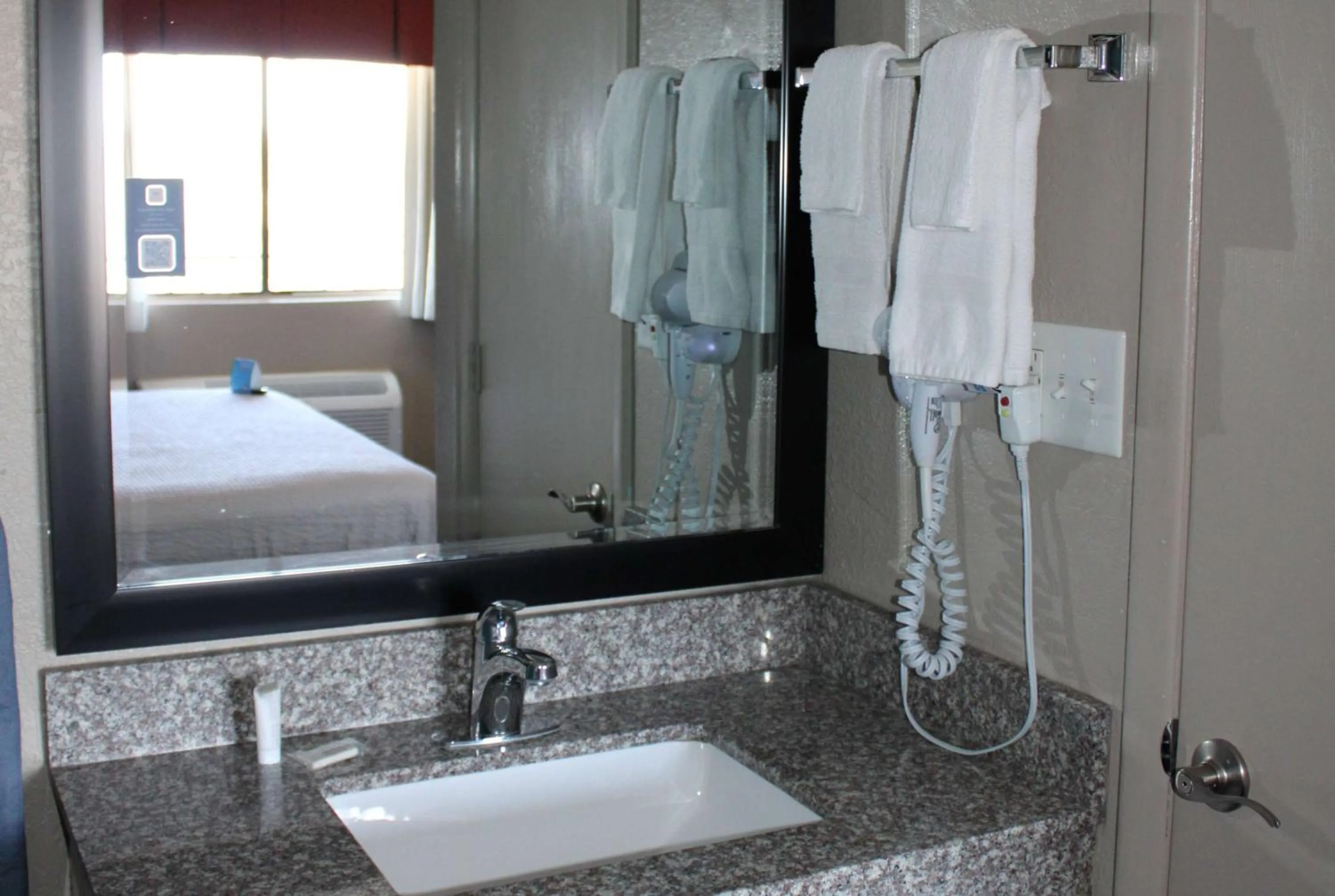 TV and multimedia in Days Inn & Suites by Wyndham Springfield on I-44