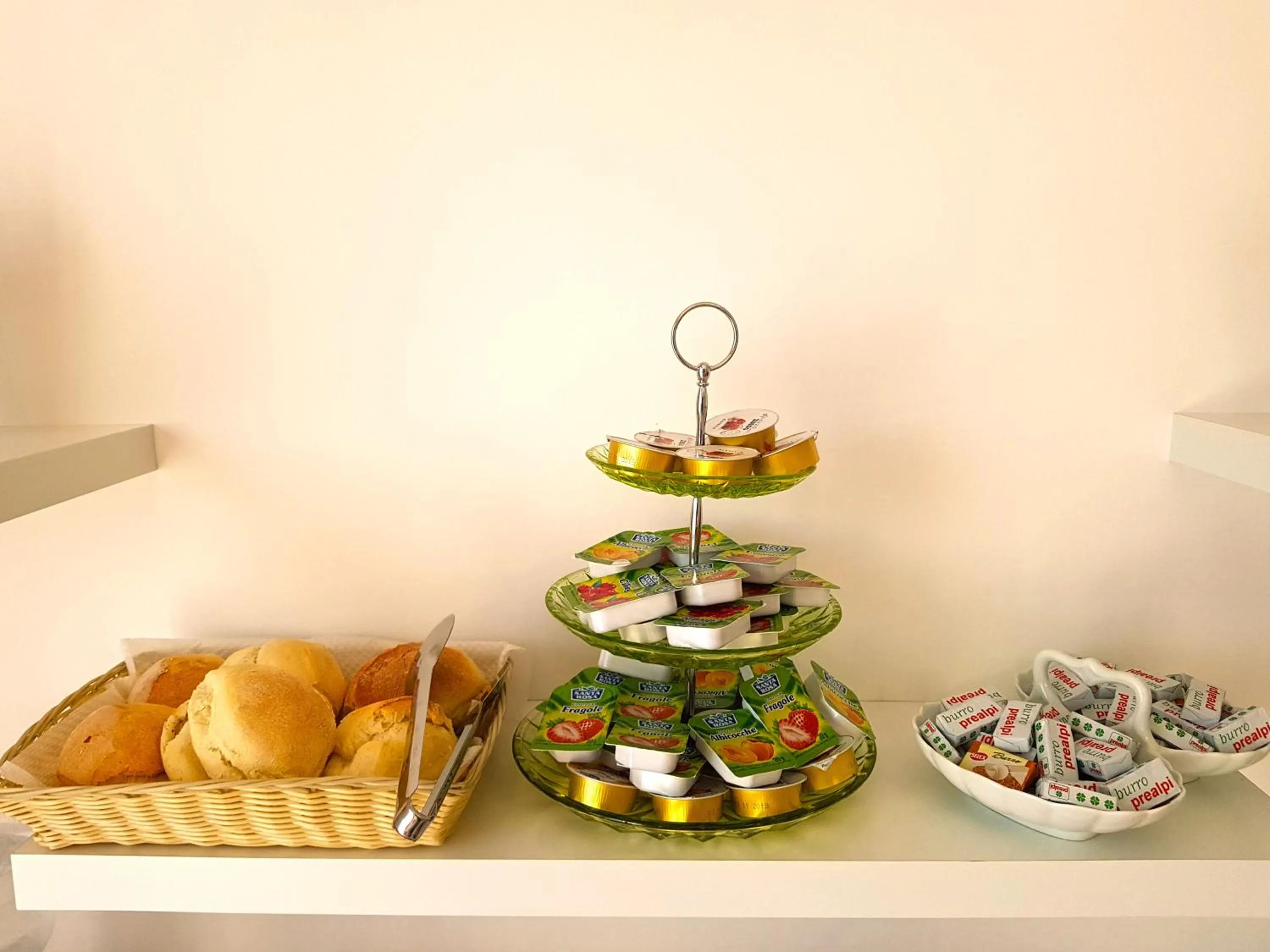 Breakfast in Villa Susy Relais