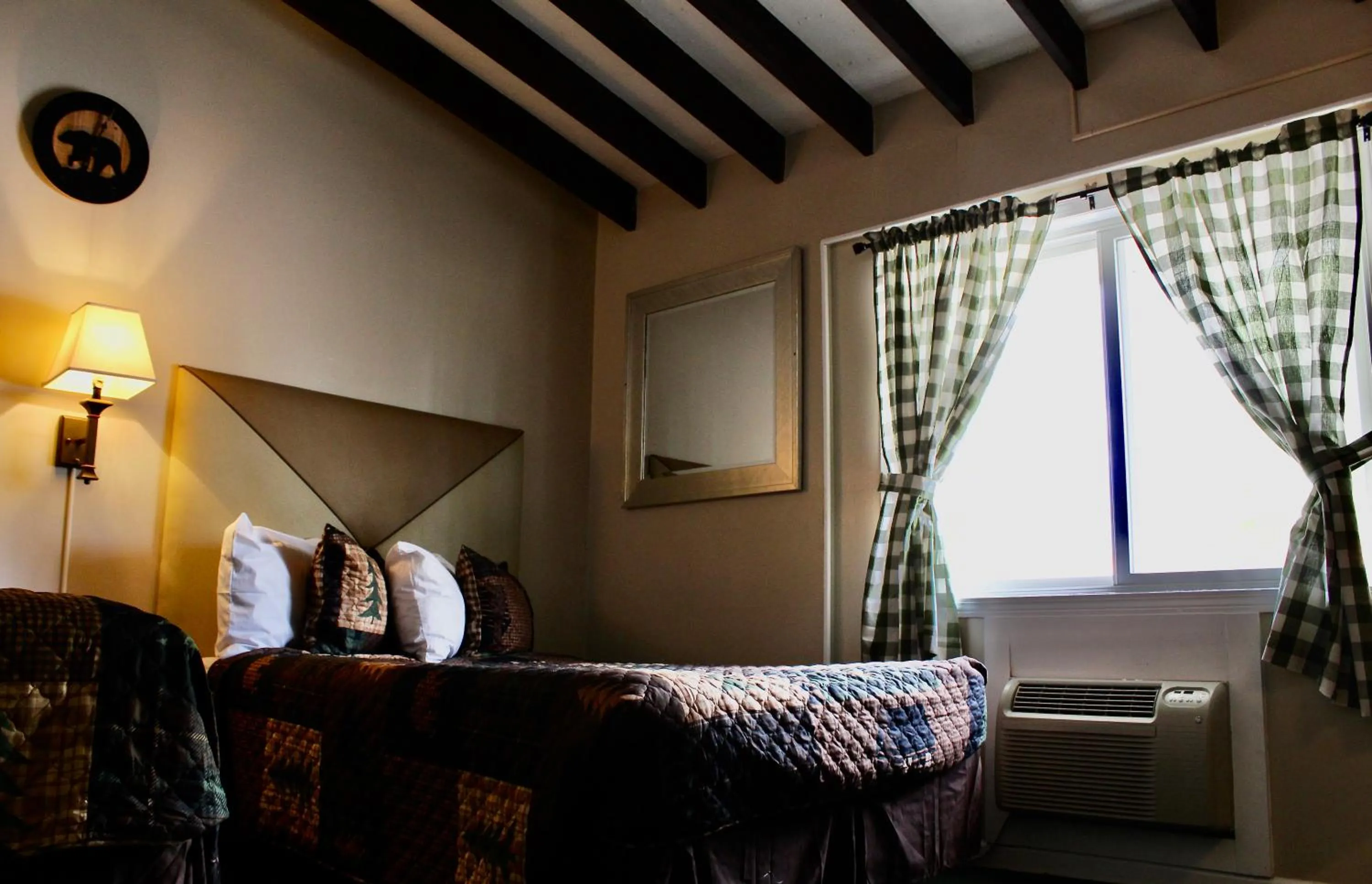 Bedroom, Bed in Motel Montreal