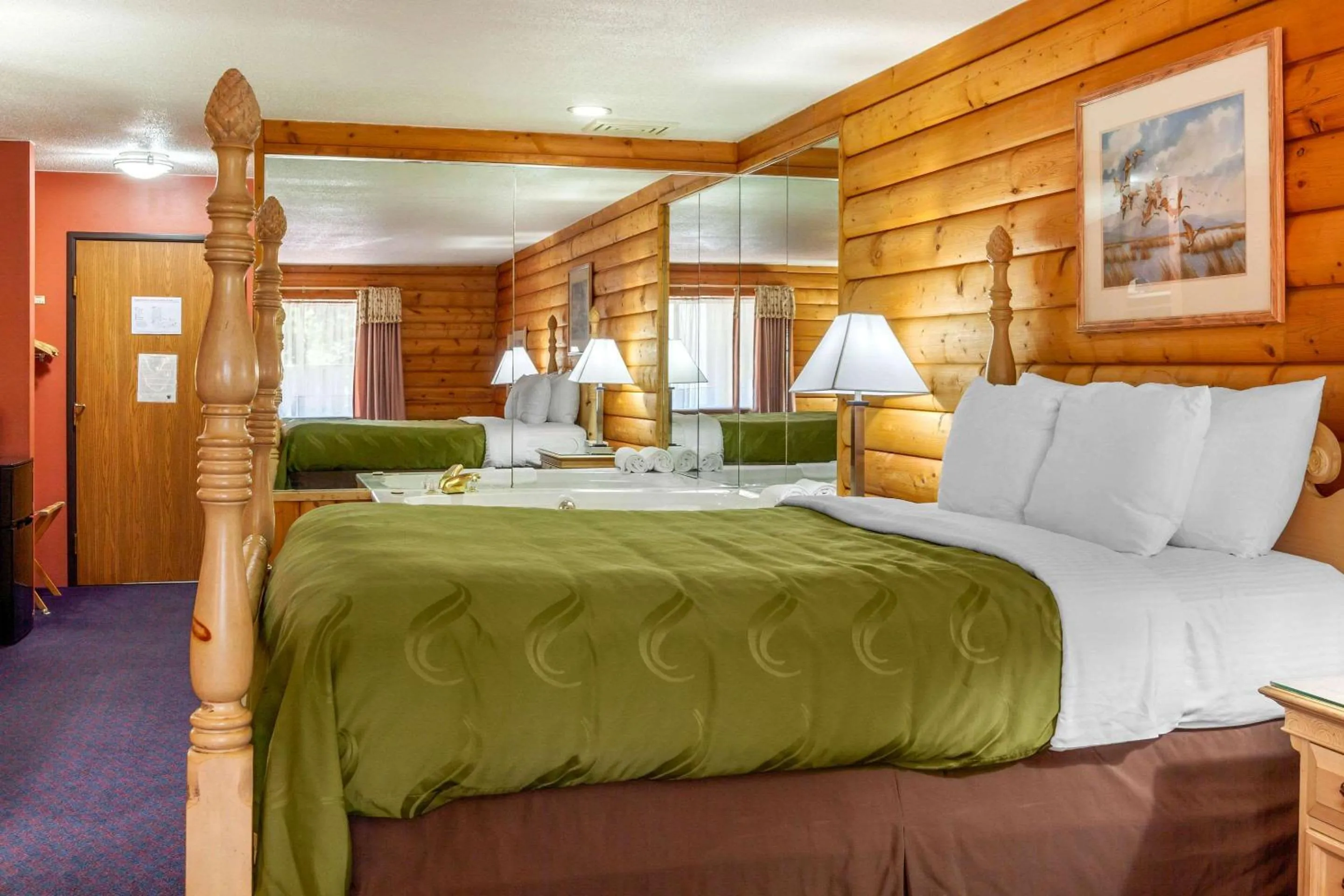 Photo of the whole room, Bed in Quality Inn & Suites Prairie Du Chien