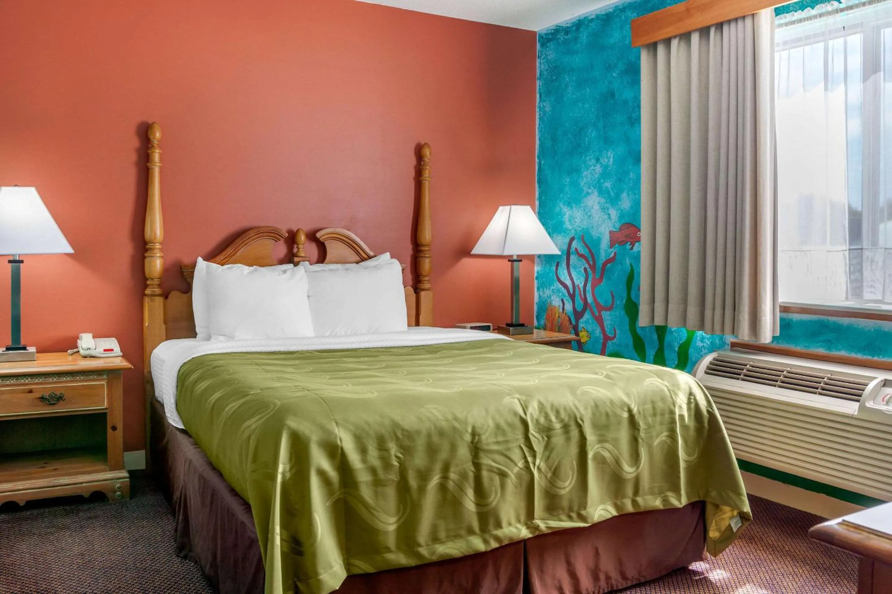 Photo of the whole room, Bed in Quality Inn & Suites Prairie Du Chien