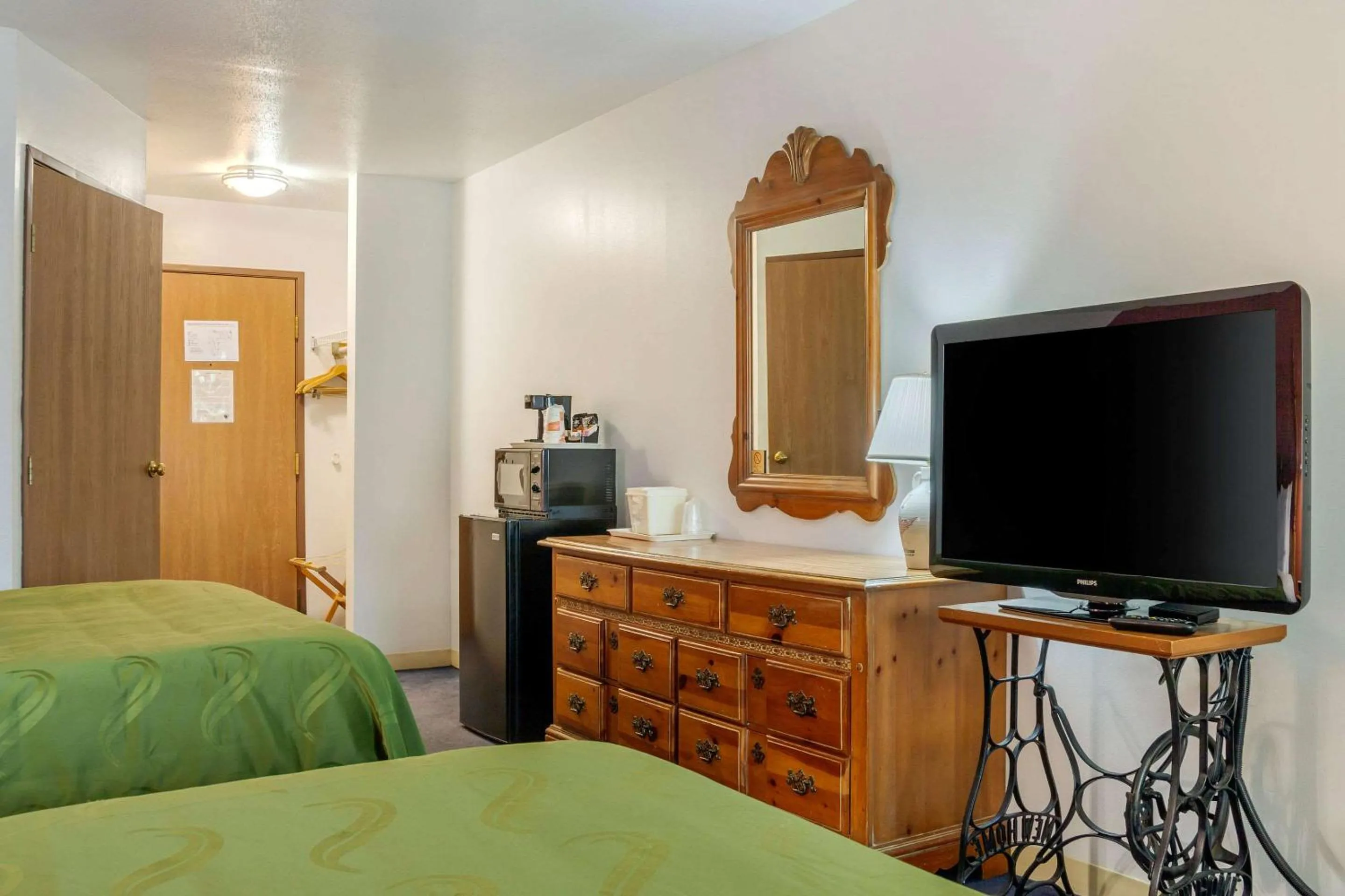 Photo of the whole room, Bed in Quality Inn & Suites Prairie Du Chien