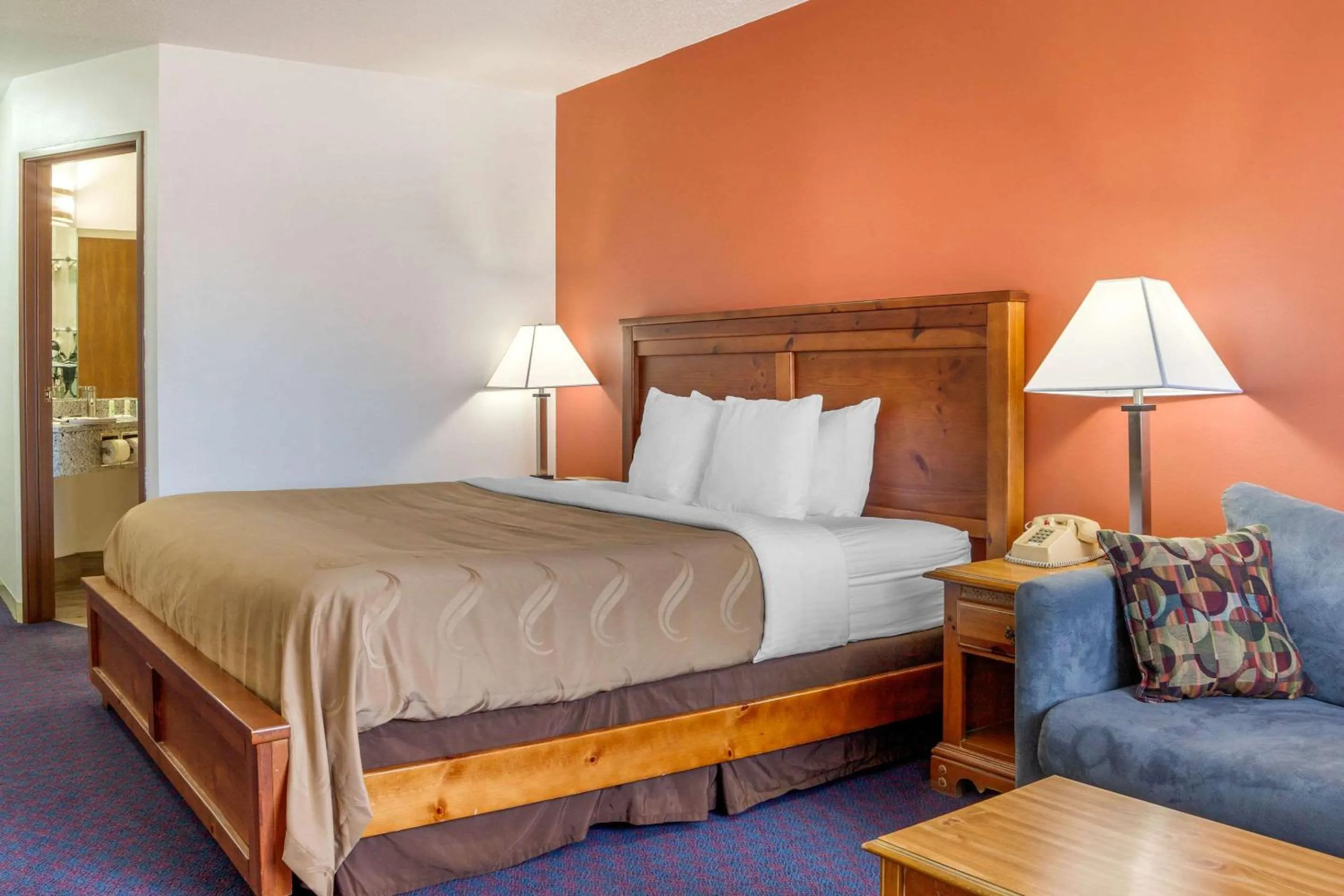 Photo of the whole room, Bed in Quality Inn & Suites Prairie Du Chien