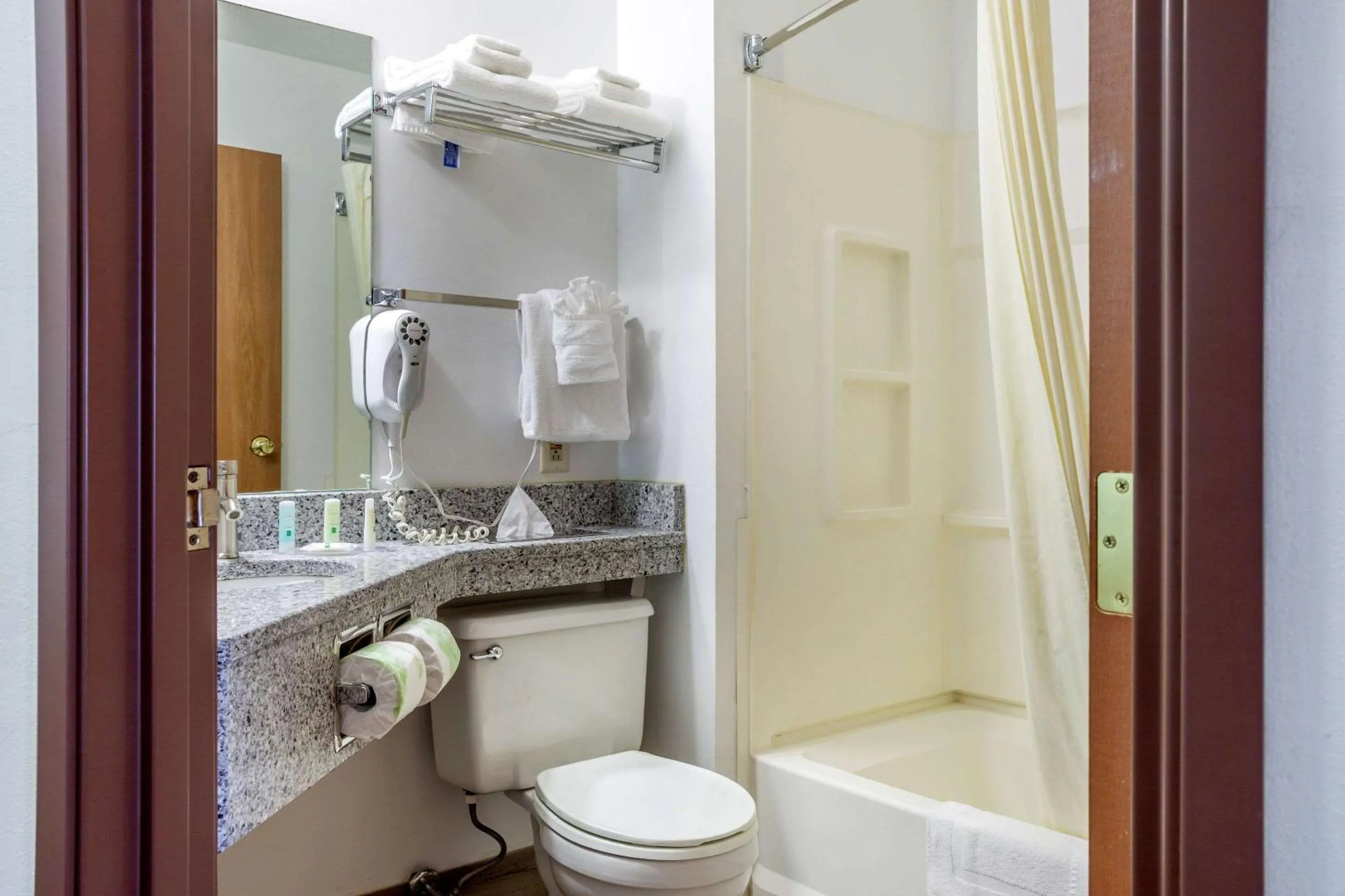 Bathroom in Quality Inn & Suites Prairie Du Chien