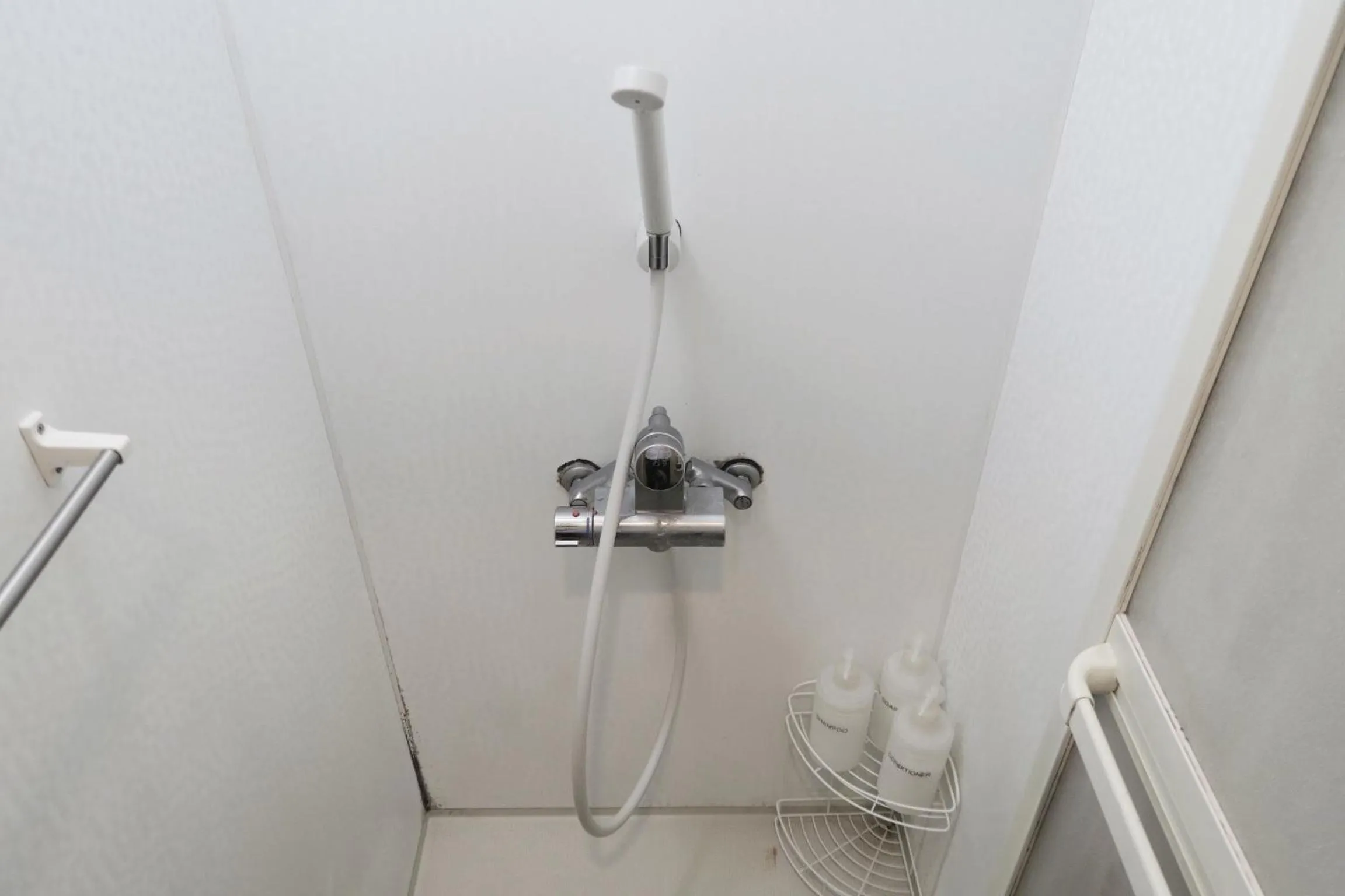 Area and facilities in Kangaroo Hotel