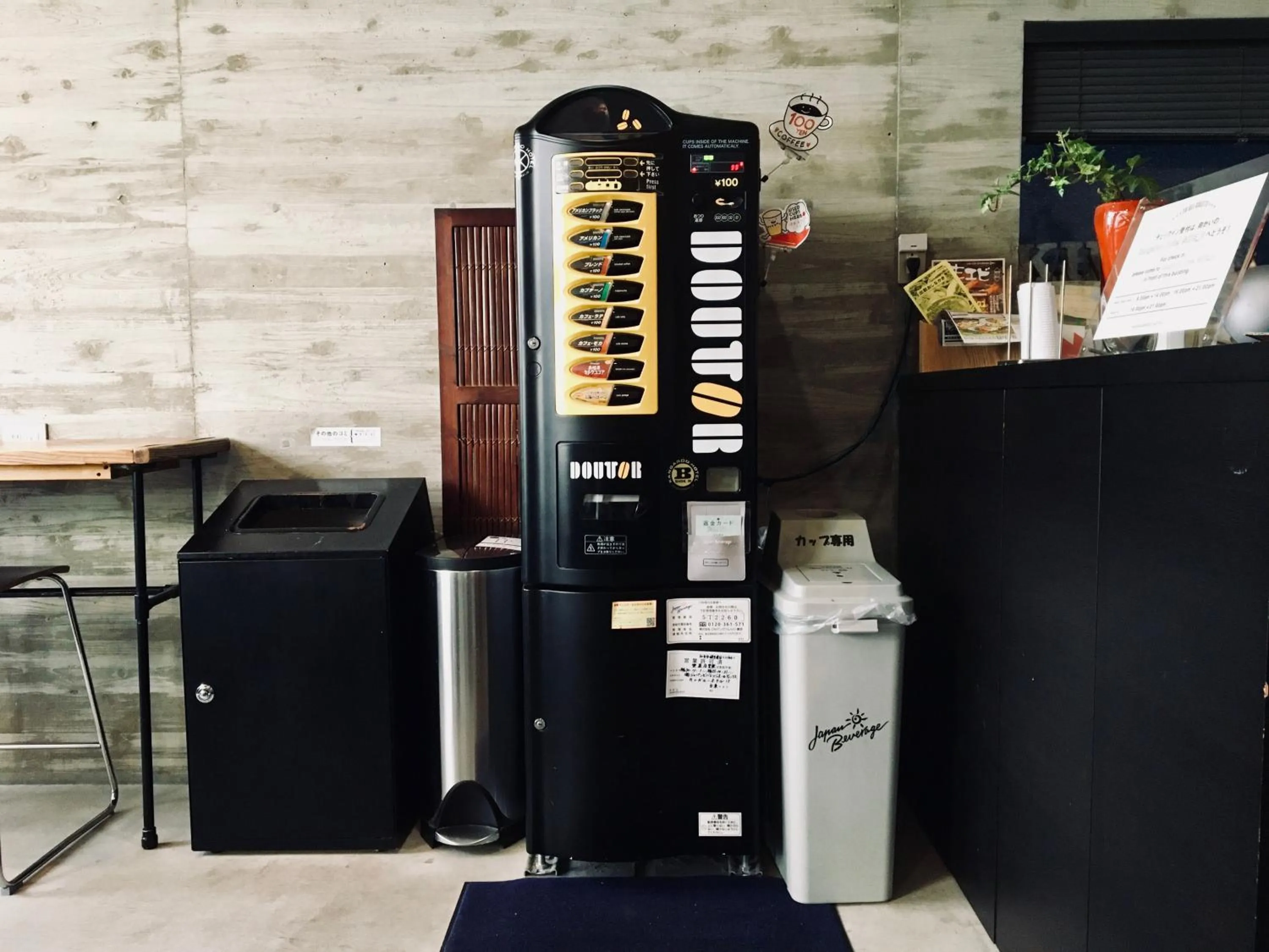 Area and facilities in Kangaroo Hotel