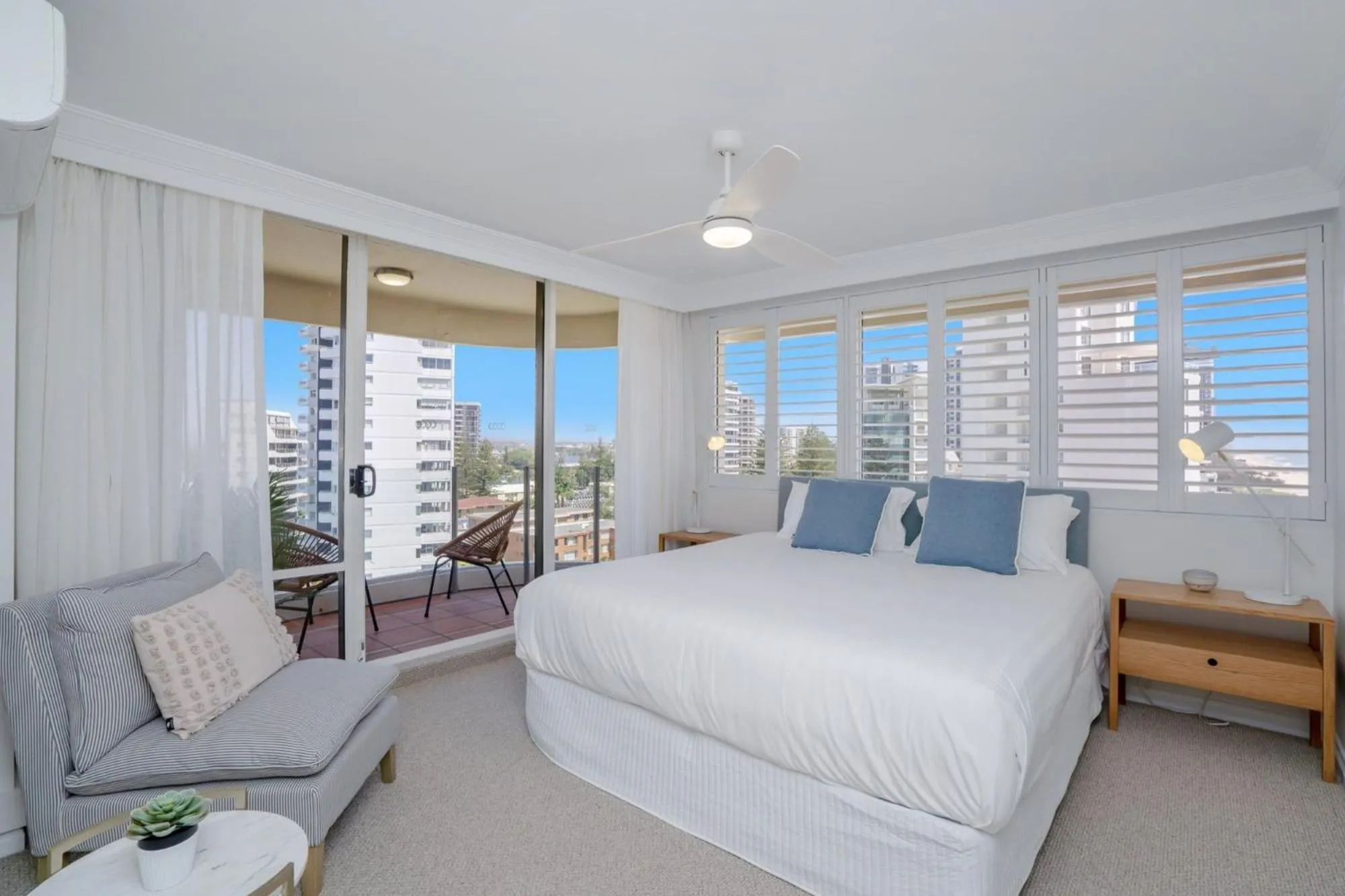 Bed in Dorchester On The Beach