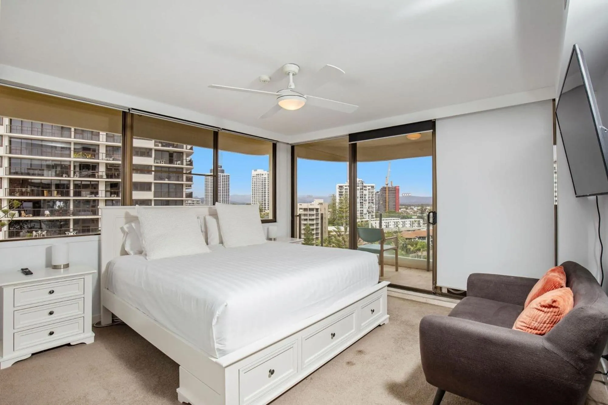 Bed in Dorchester On The Beach