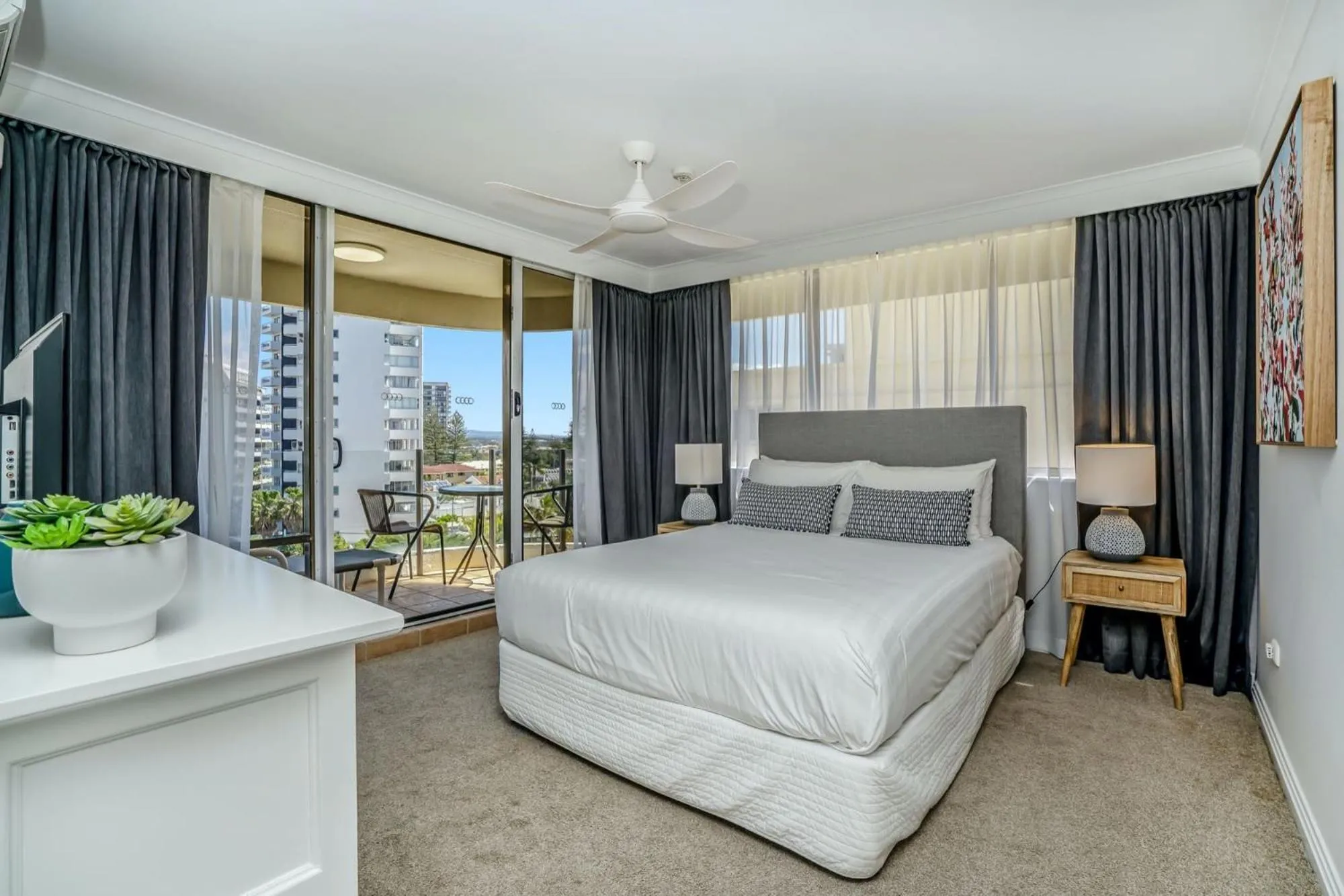 Patio, Bed in Dorchester On The Beach