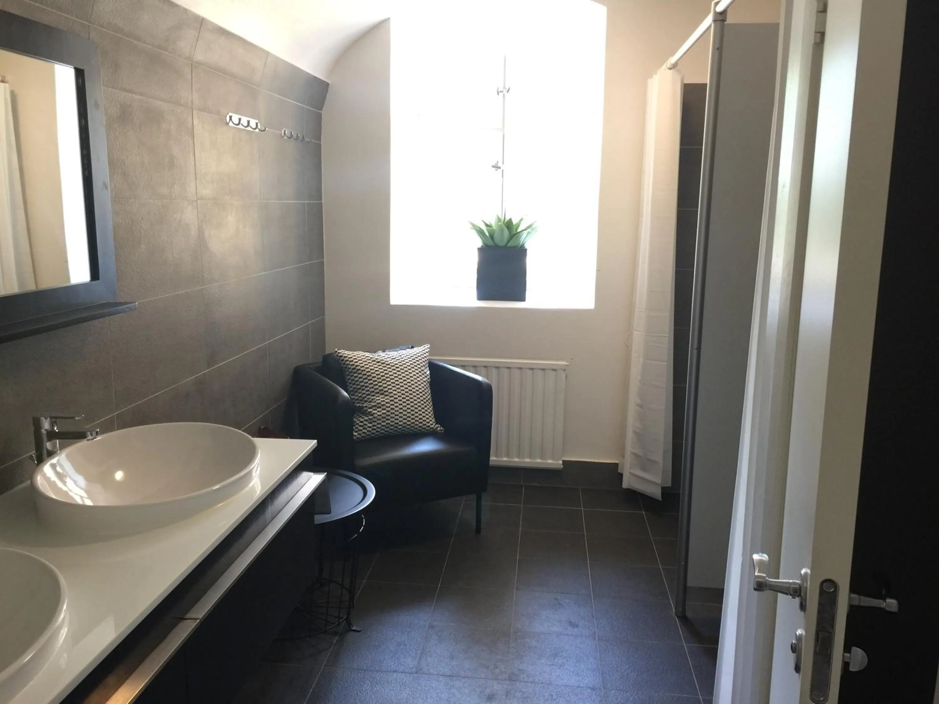 Shower in Waterside Mariestad