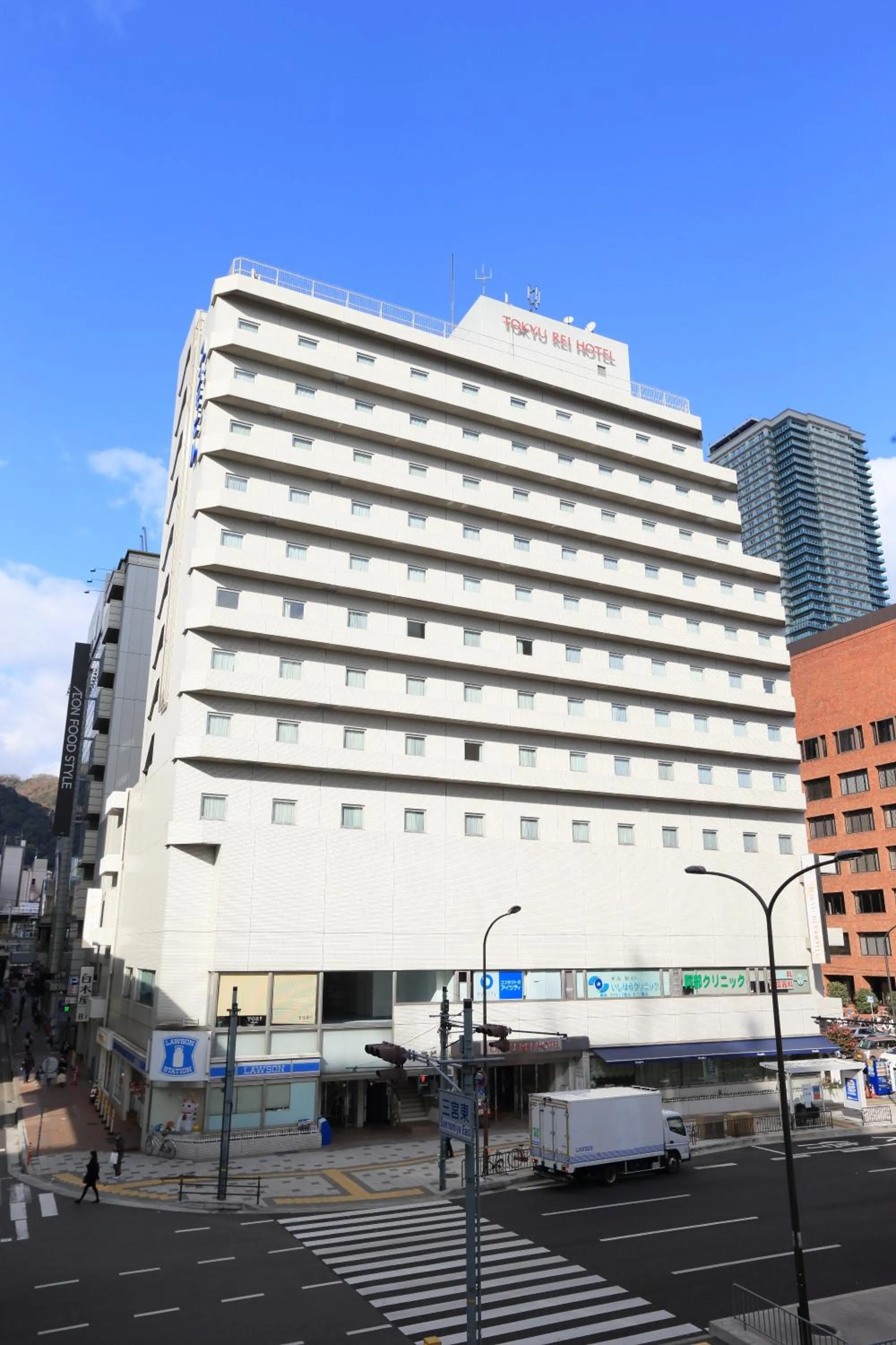 Property building in Kobe Sannomiya Tokyu REI Hotel