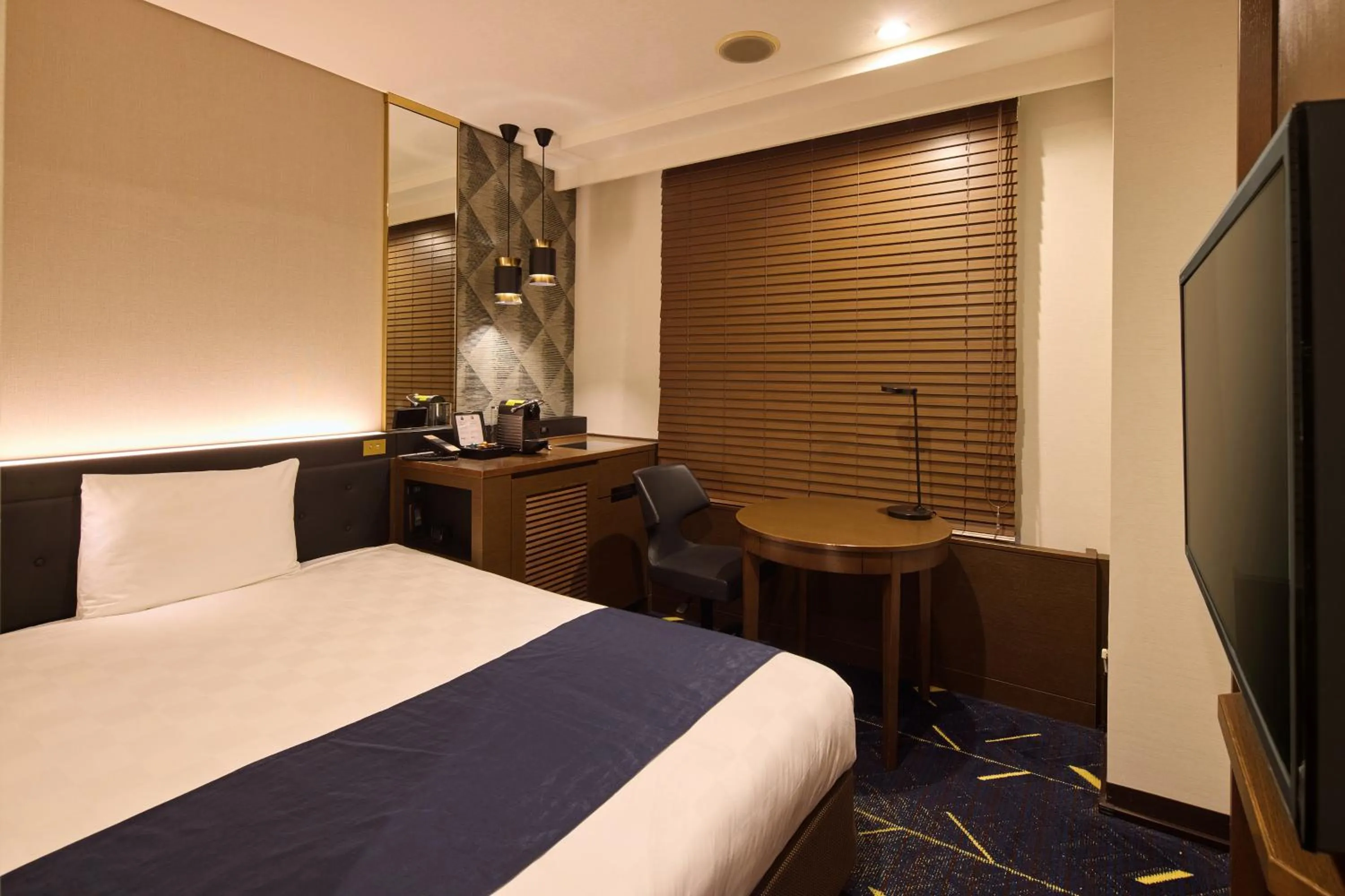 Photo of the whole room, Bed in Kobe Sannomiya Tokyu REI Hotel