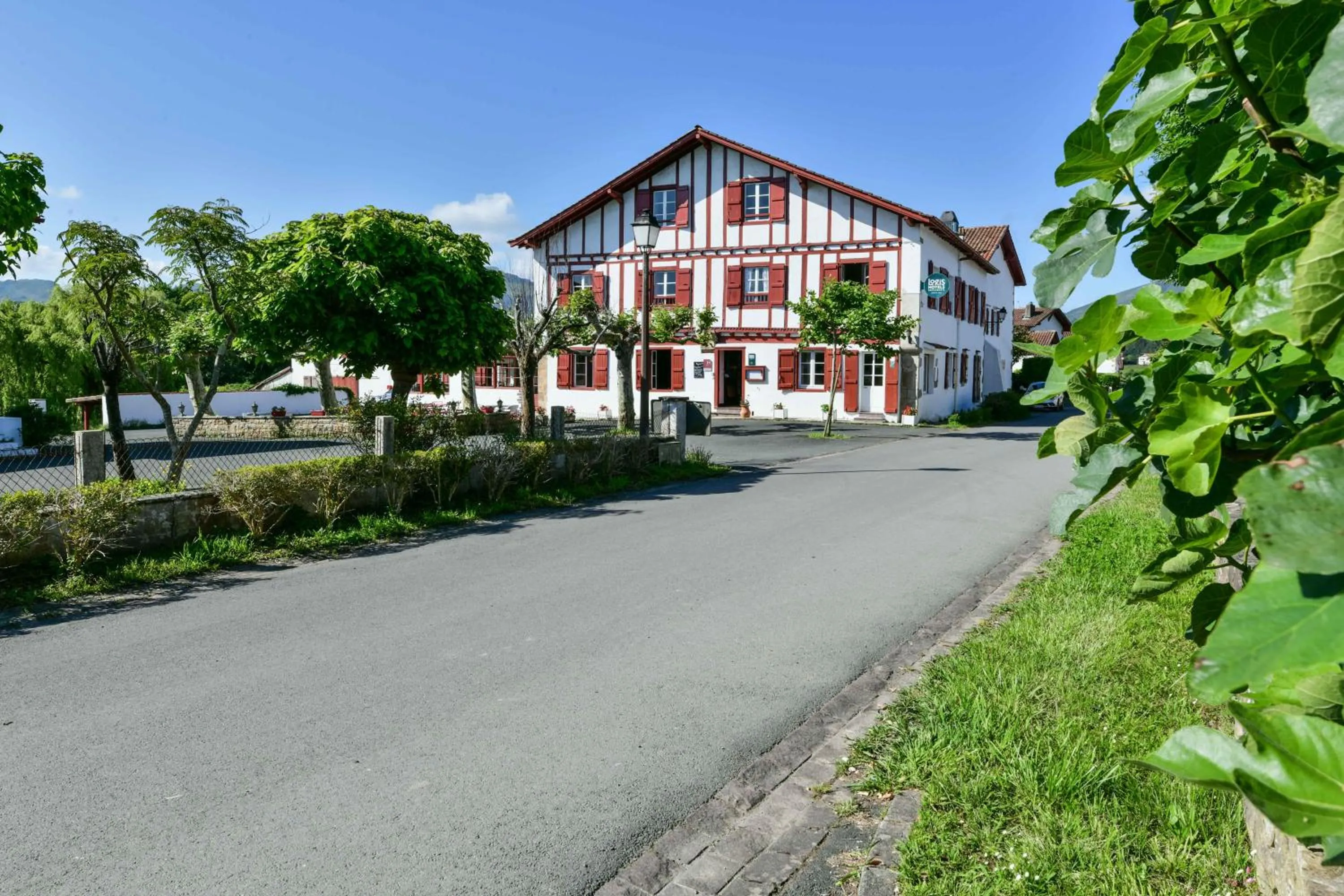 Logis Hôtel Baratxartea