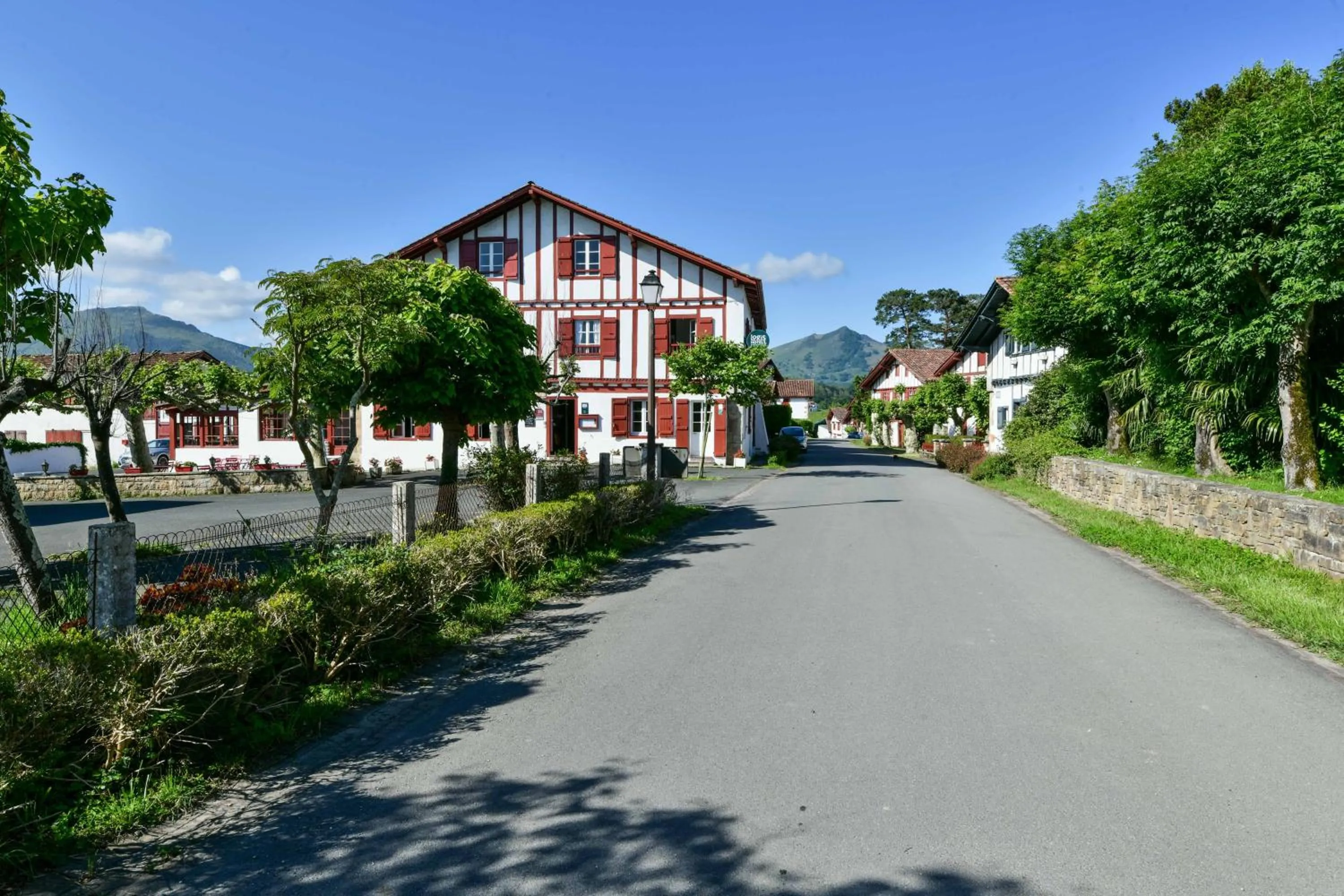 Logis Hôtel Baratxartea