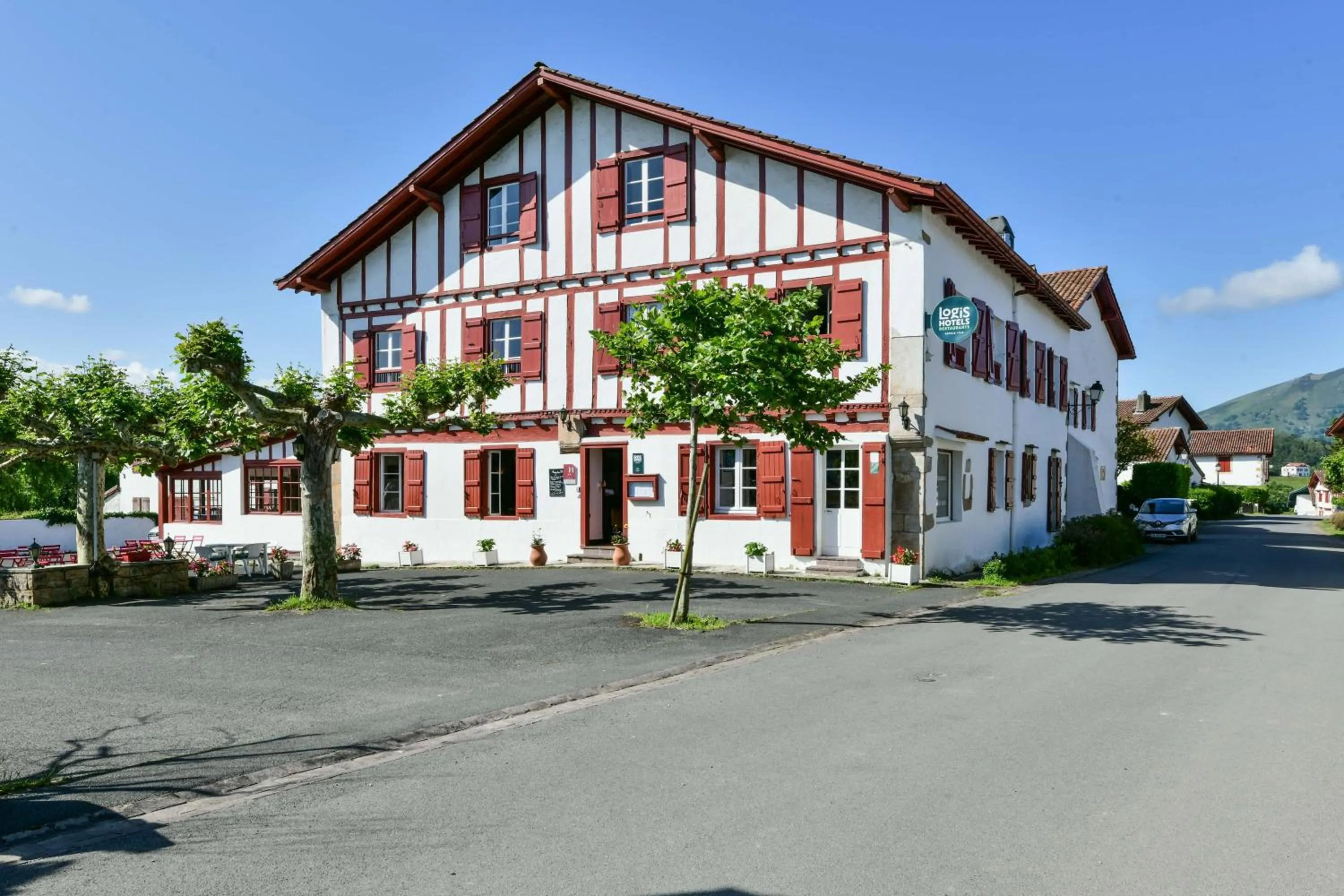 Logis Hôtel Baratxartea