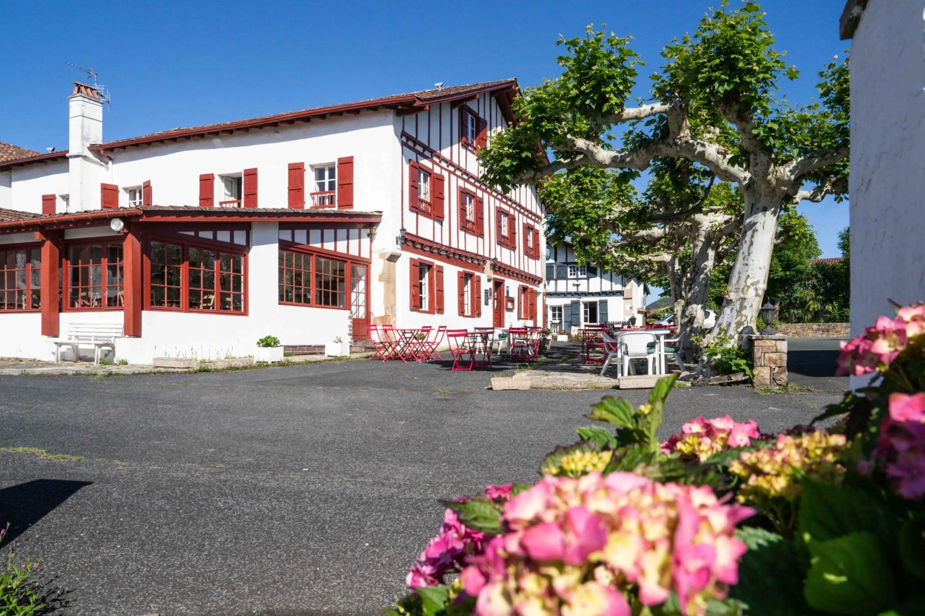Logis Hôtel Baratxartea