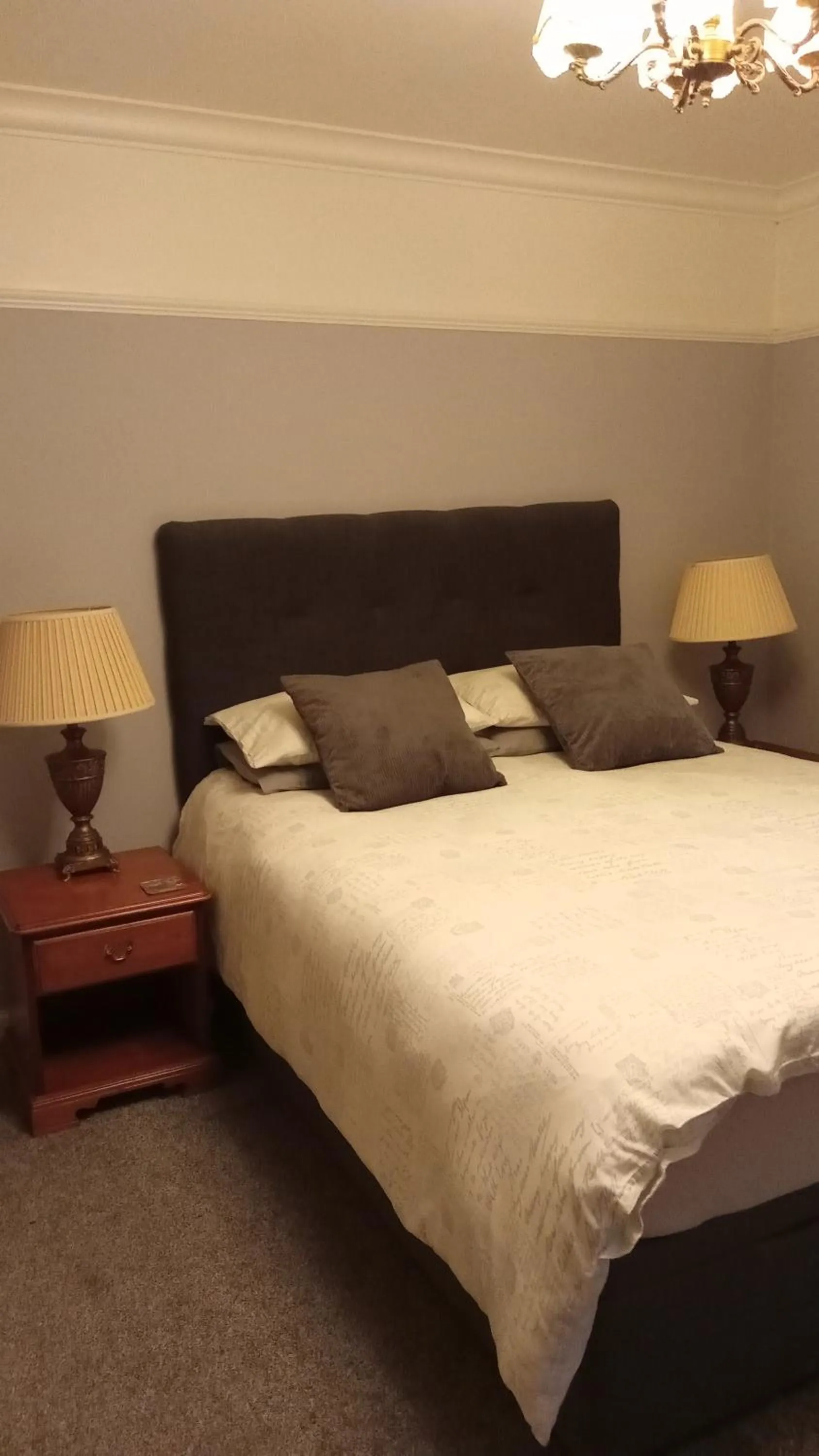 Double Room with Private Bathroom in Disblair House