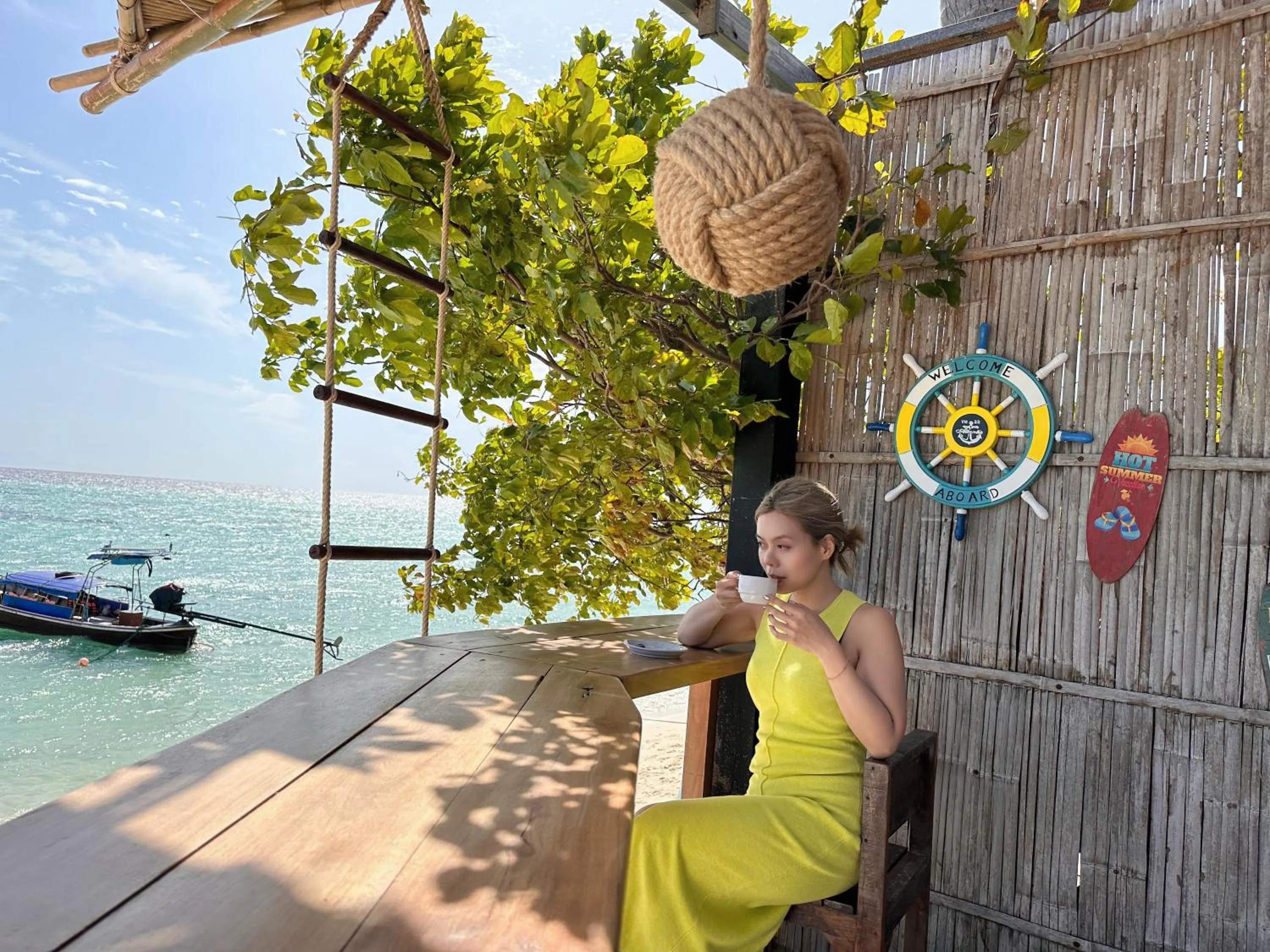 Restaurant/places to eat in Lipe Power Beach Resort