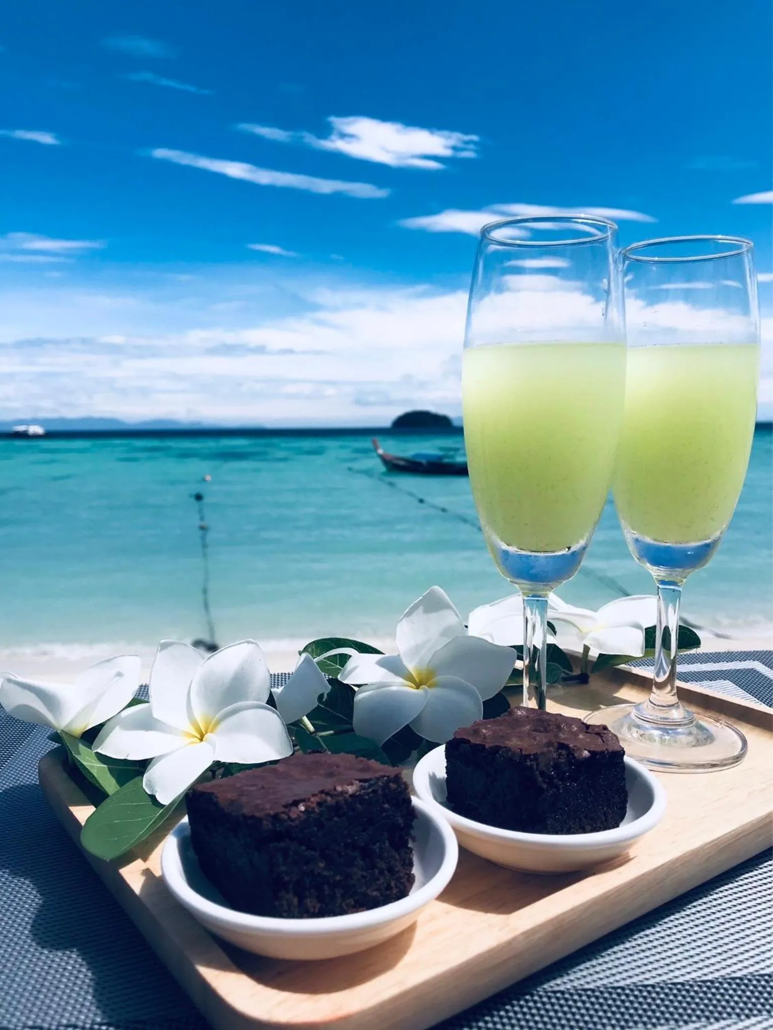 Restaurant/places to eat in Lipe Power Beach Resort