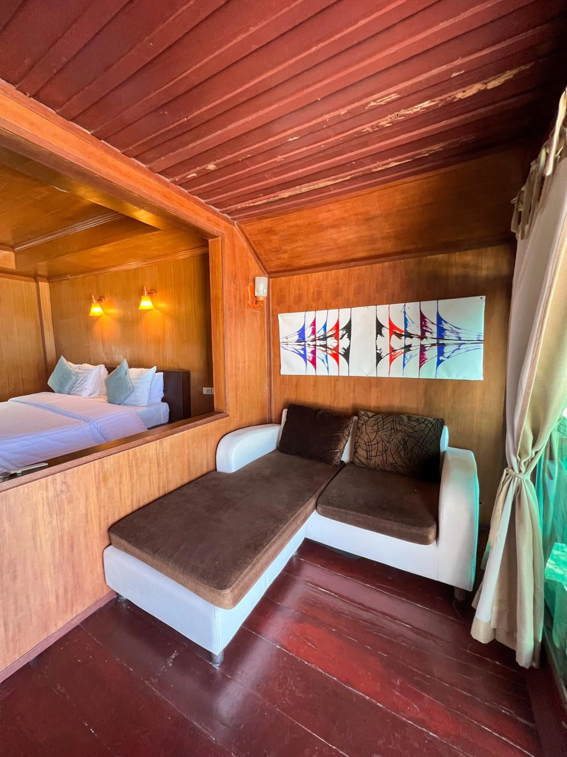 Bed in Lipe Power Beach Resort