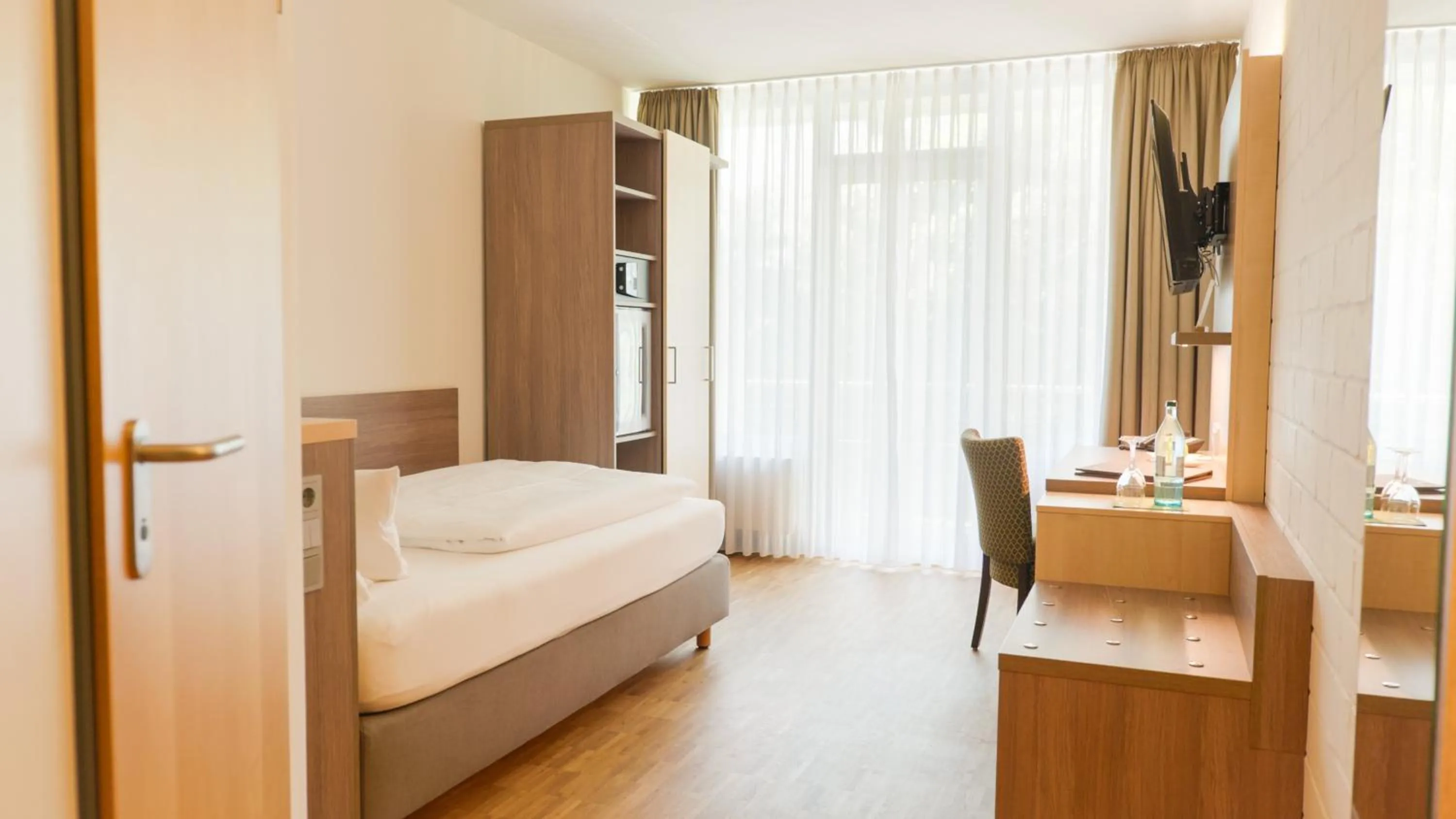 Photo of the whole room, Bed in SeminarZentrum Rückersbach