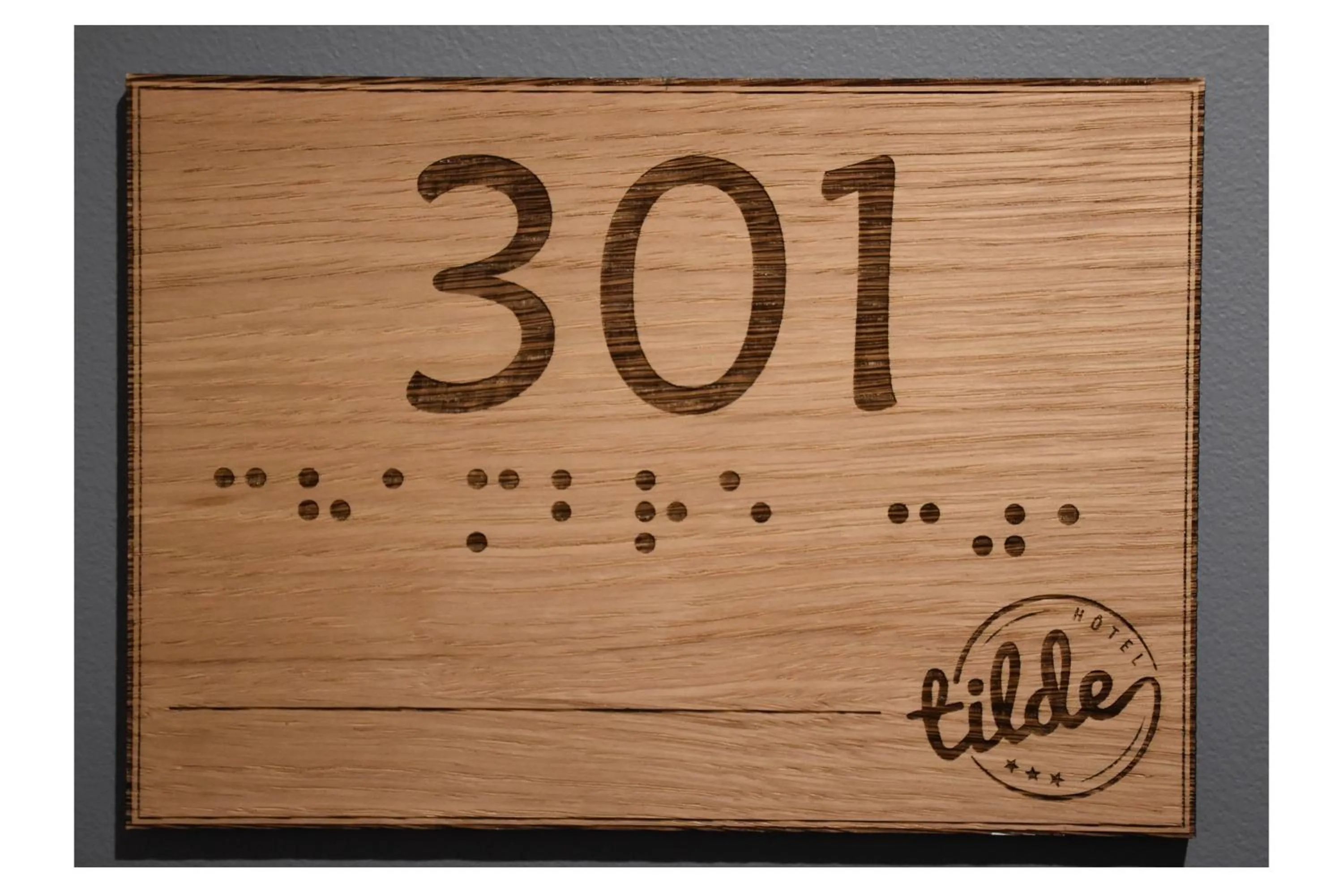 Logo/Certificate/Sign in Hôtel Tilde