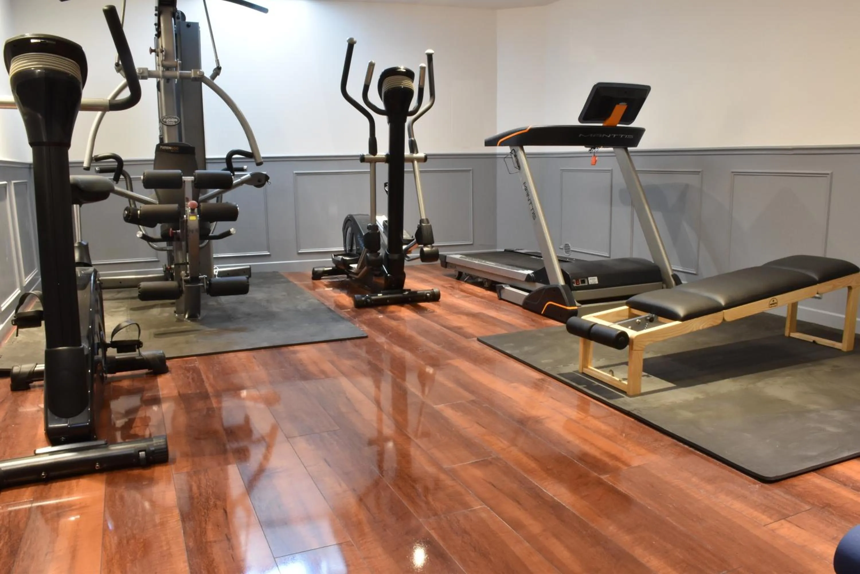 Fitness centre/facilities in Hôtel Tilde