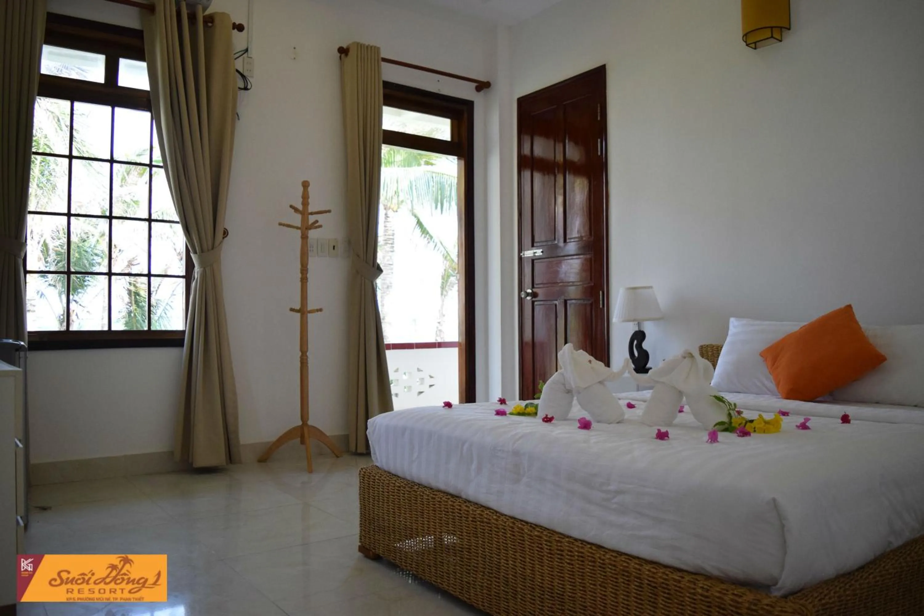 Photo of the whole room, Bed in Suoi Hong Resort