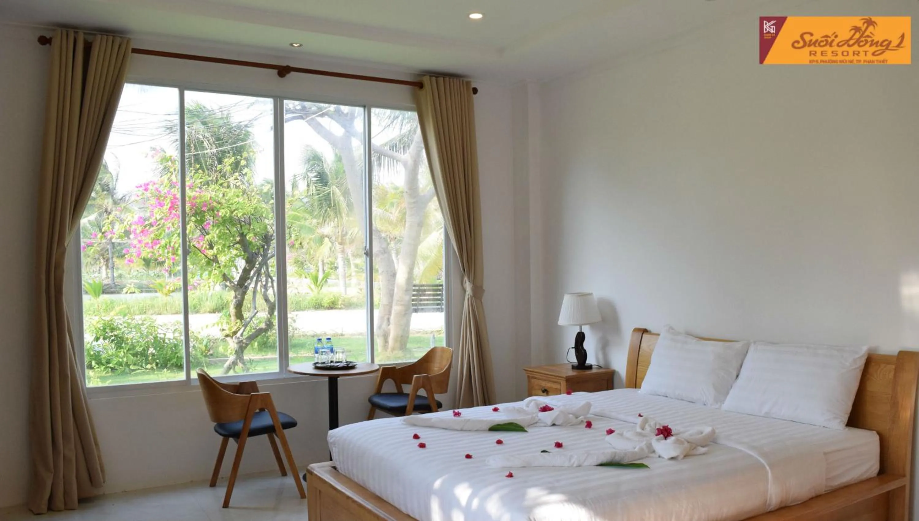 Seating area, Bed in Suoi Hong Resort