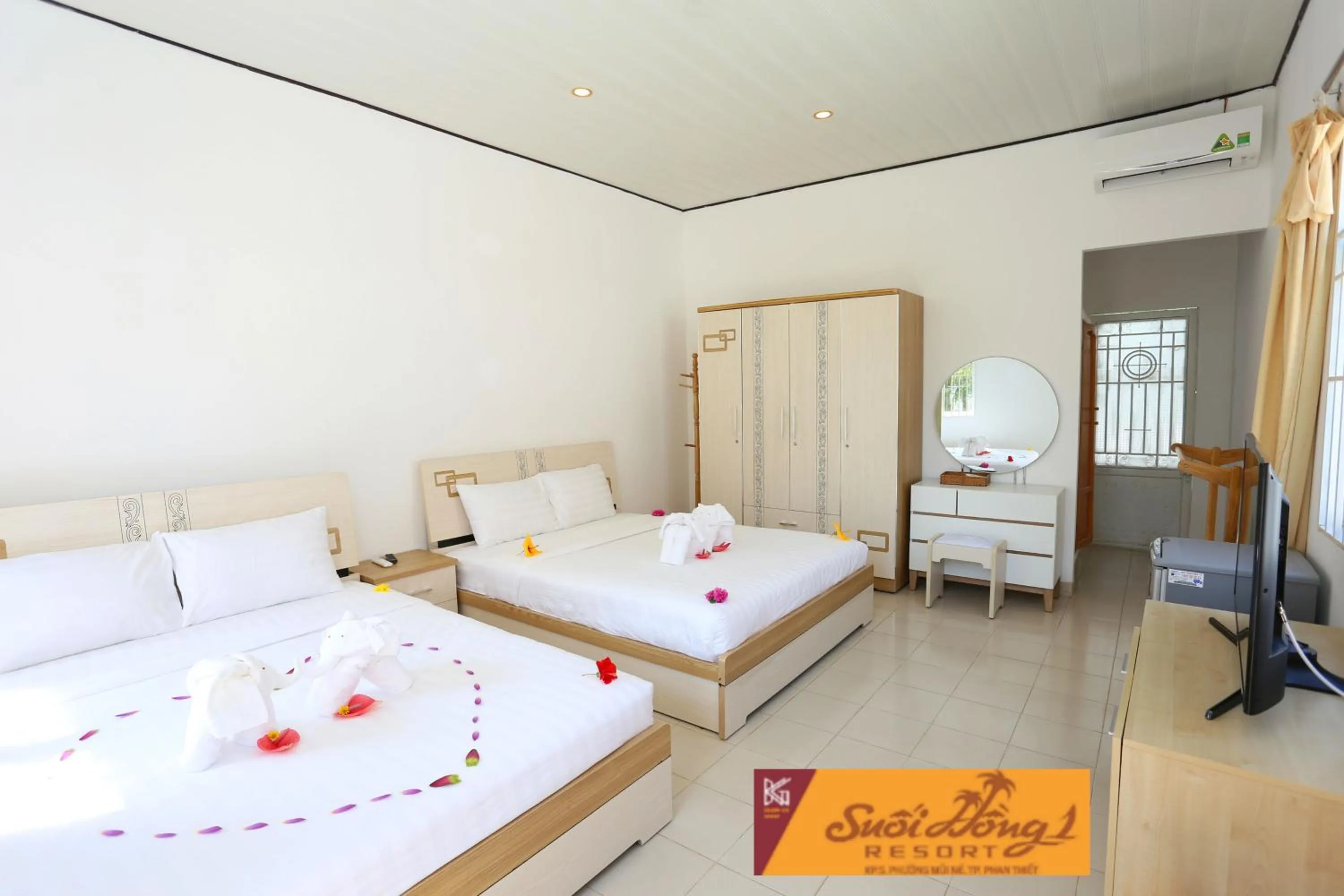 Bed in Suoi Hong Resort