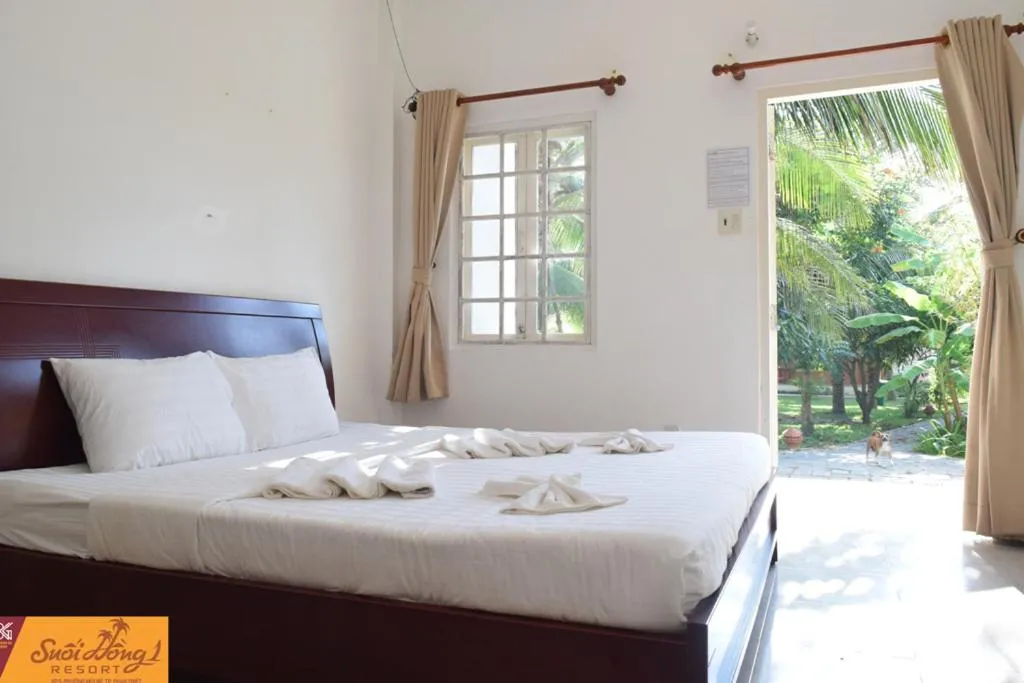 Bed in Suoi Hong Resort