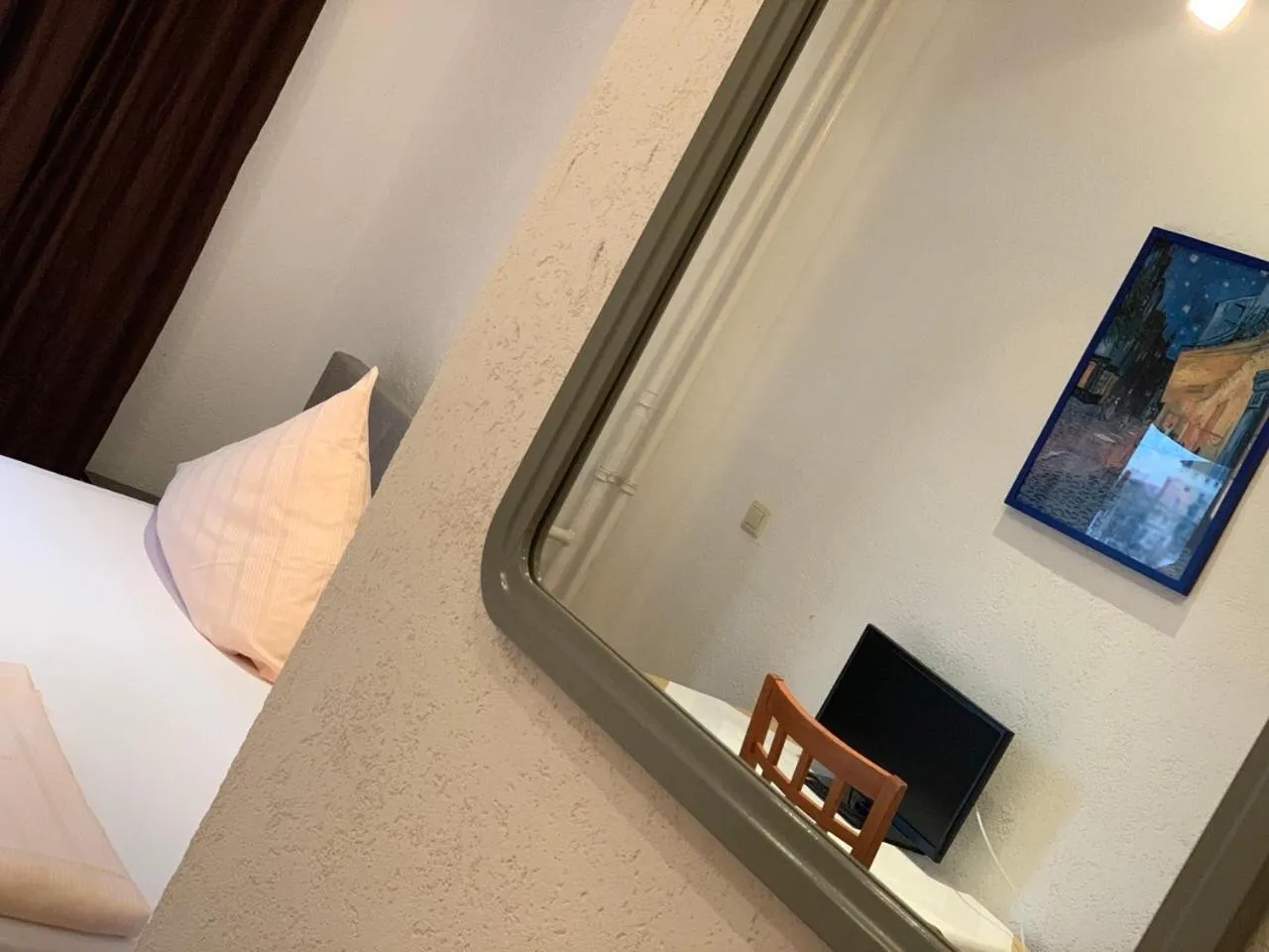 Bed in Hotel Restaurant Memo