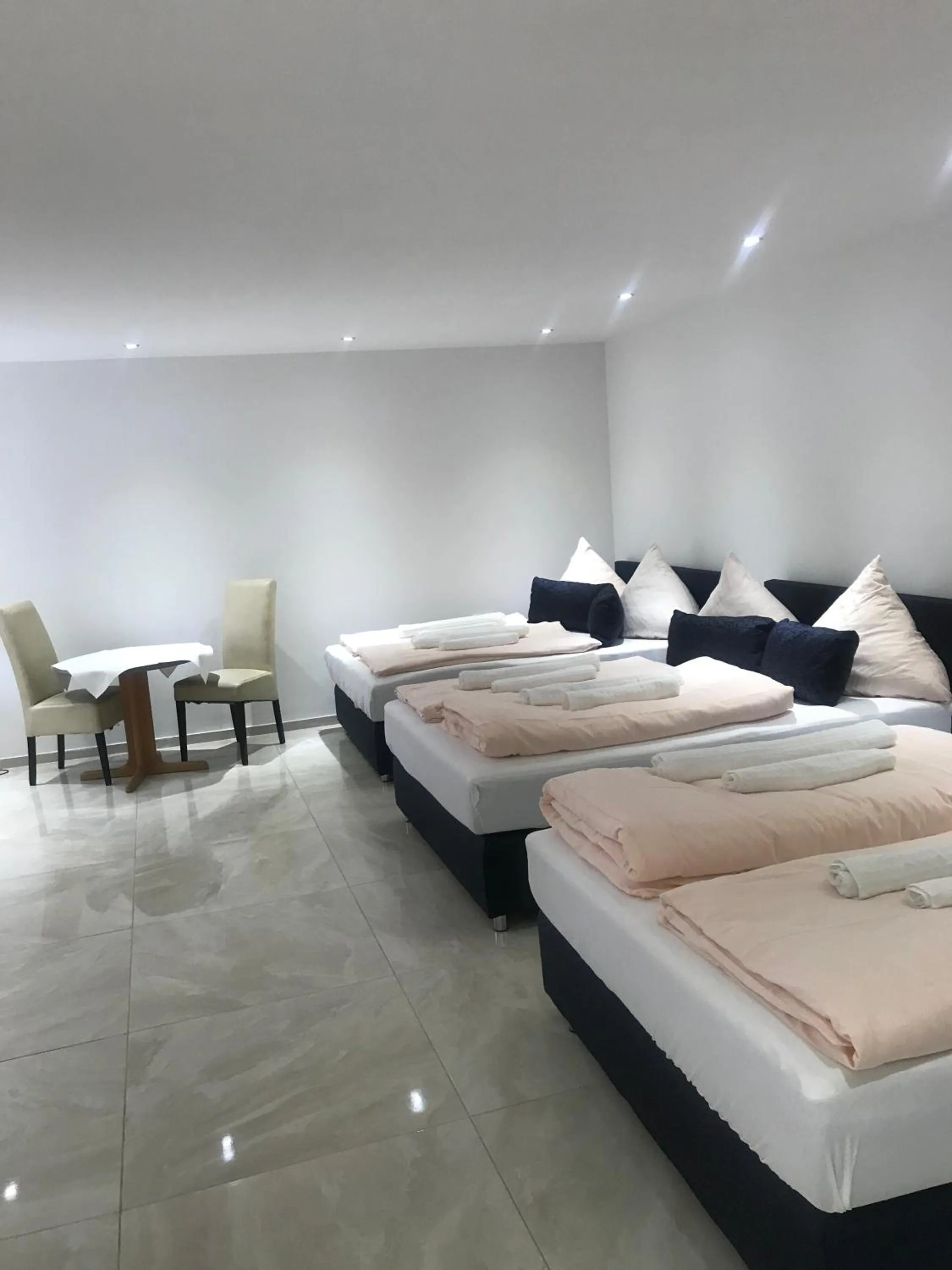 Bed in Hotel Restaurant Memo