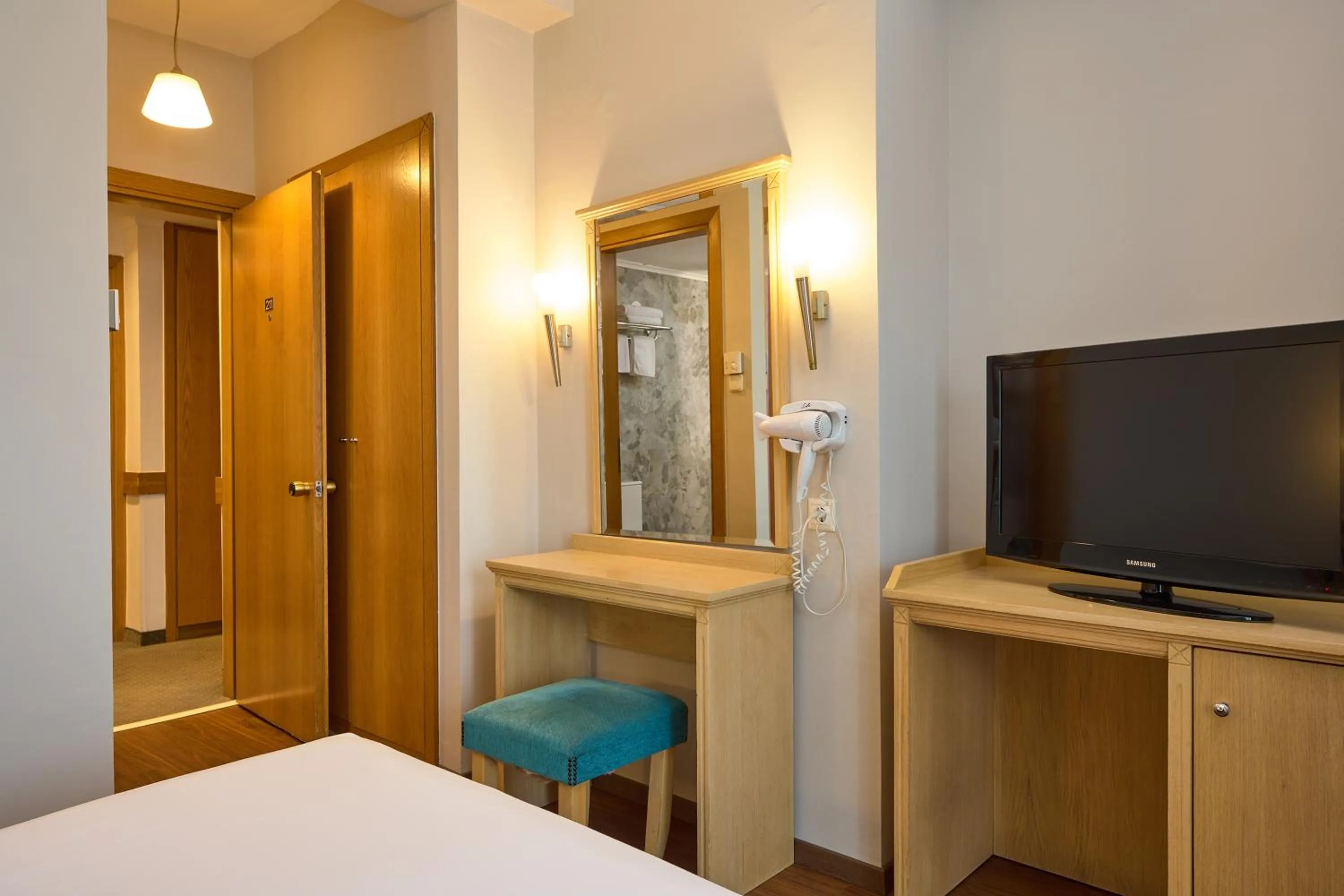 Photo of the whole room, Bed in Iris Hotel