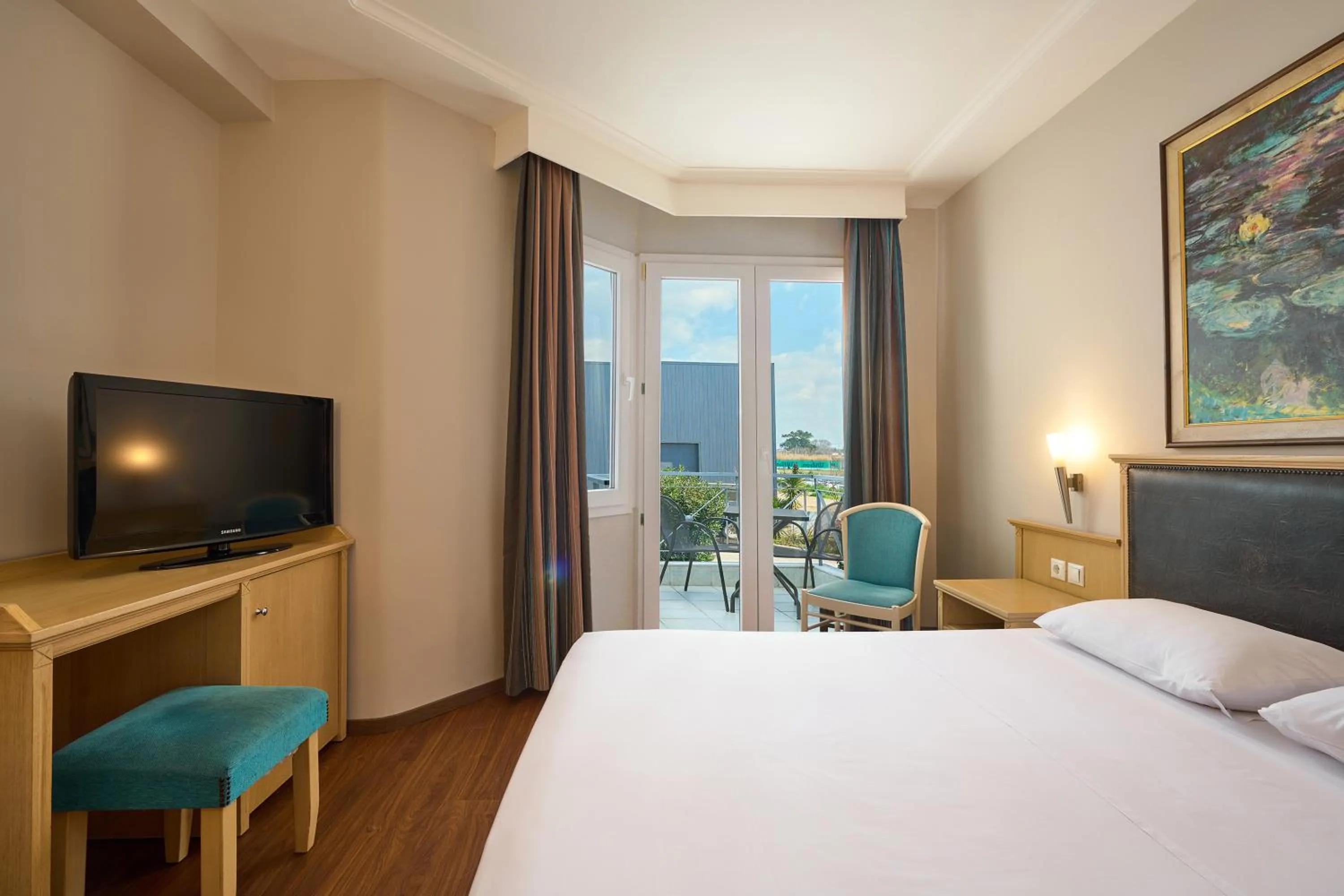 Photo of the whole room, Bed in Iris Hotel