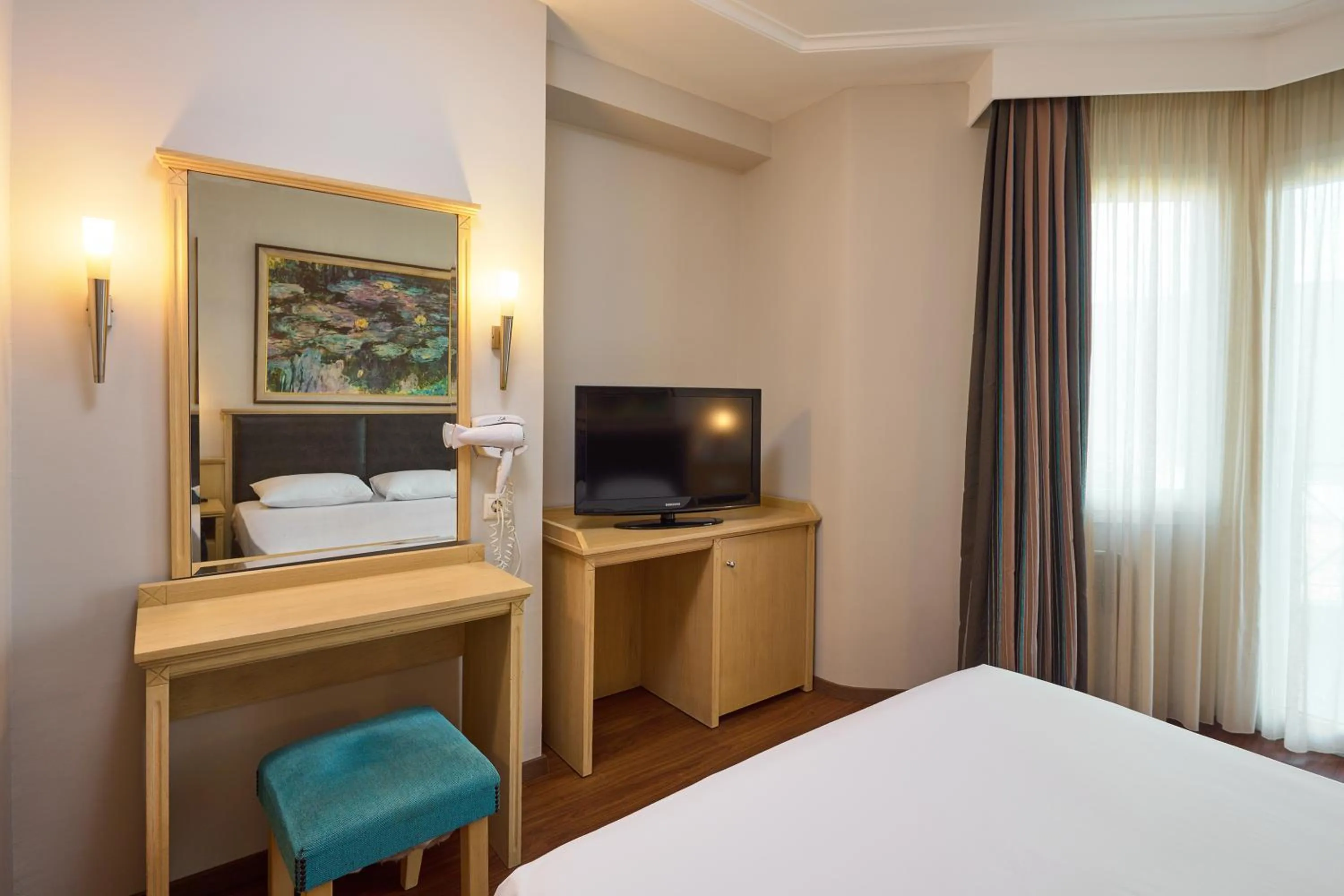 Photo of the whole room, Bed in Iris Hotel