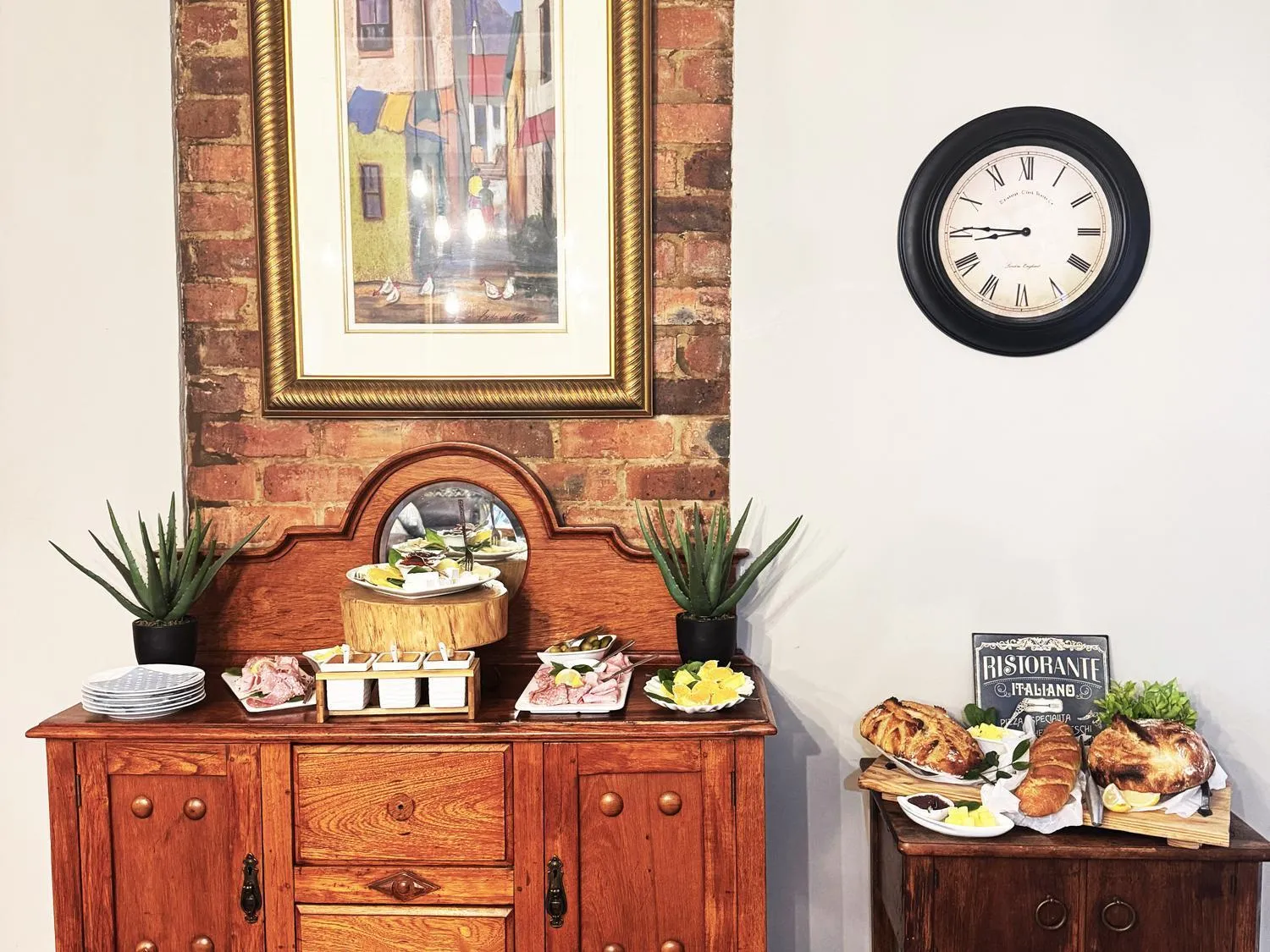 Dining area in 59 On True North Guest Rooms